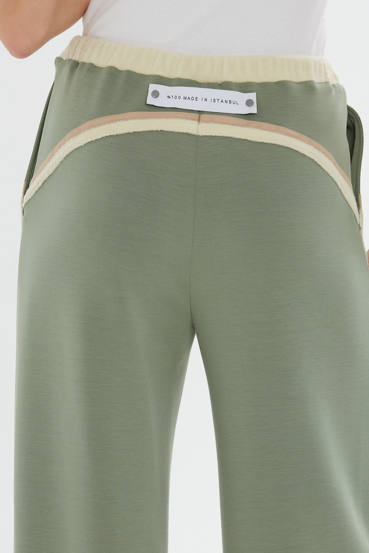 Rahat Şerit Detaylı Eşofman Altı