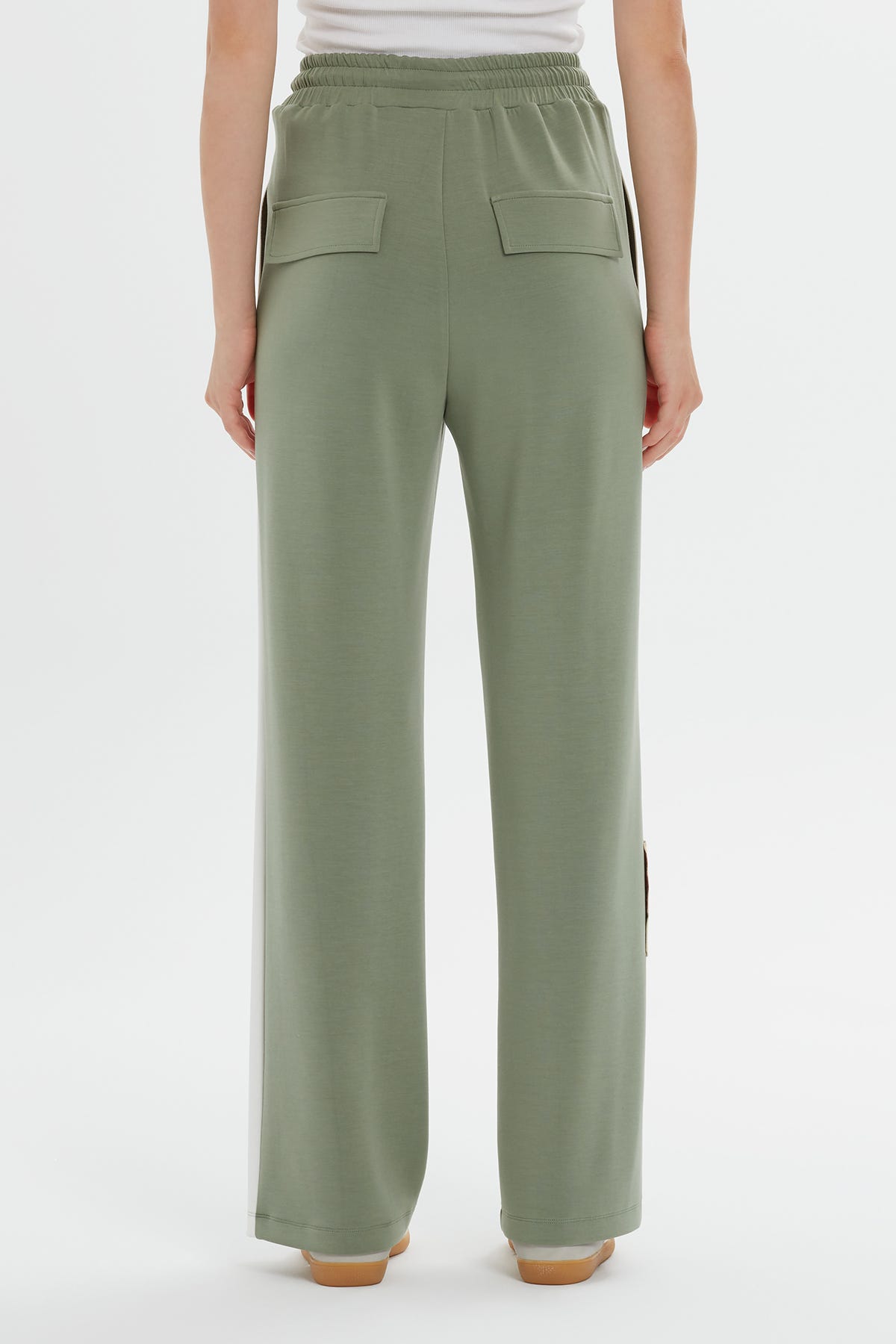 Şerit Detaylı Çiçek Yamalı Rahat Kesim Eşofman Altı