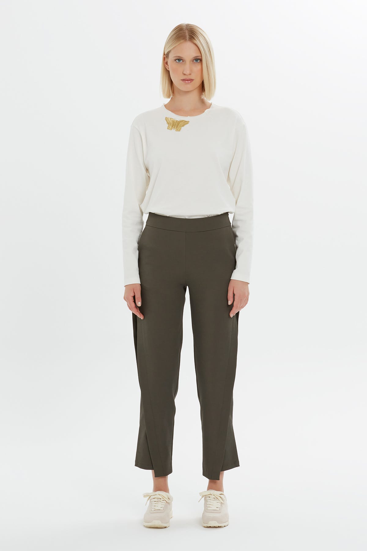 Arka Cep Kelebek Nakış Detaylı Pantolon