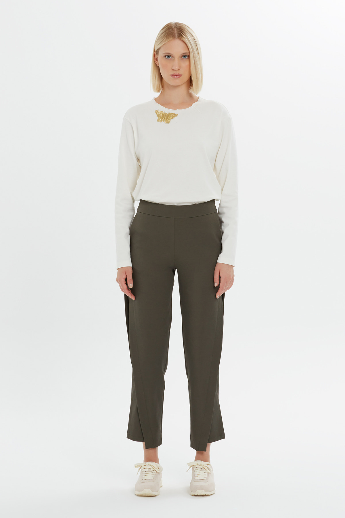 Arka Cep Kelebek Nakış Detaylı Pantolon