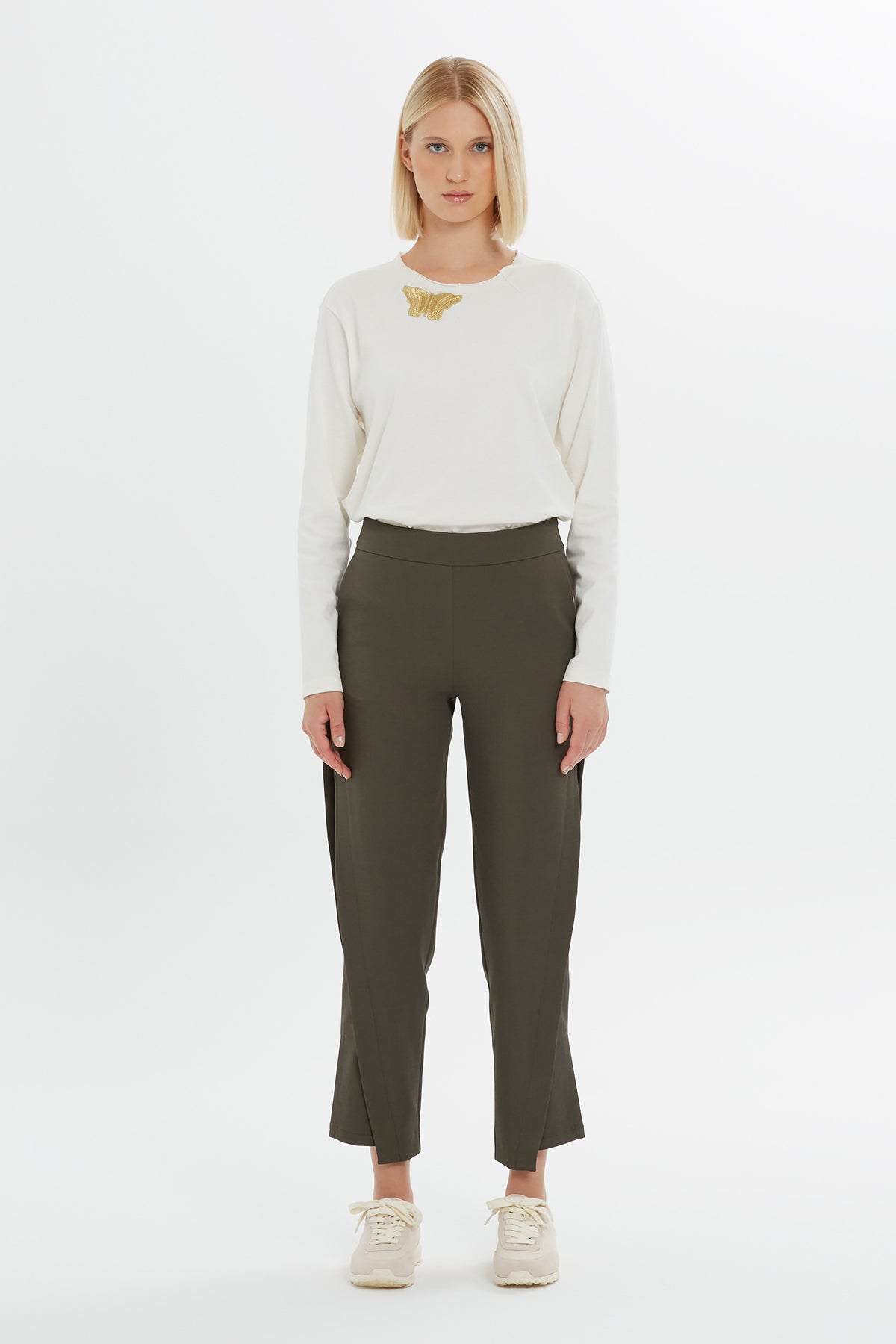 Arka Cep Kelebek Nakış Detaylı Pantolon