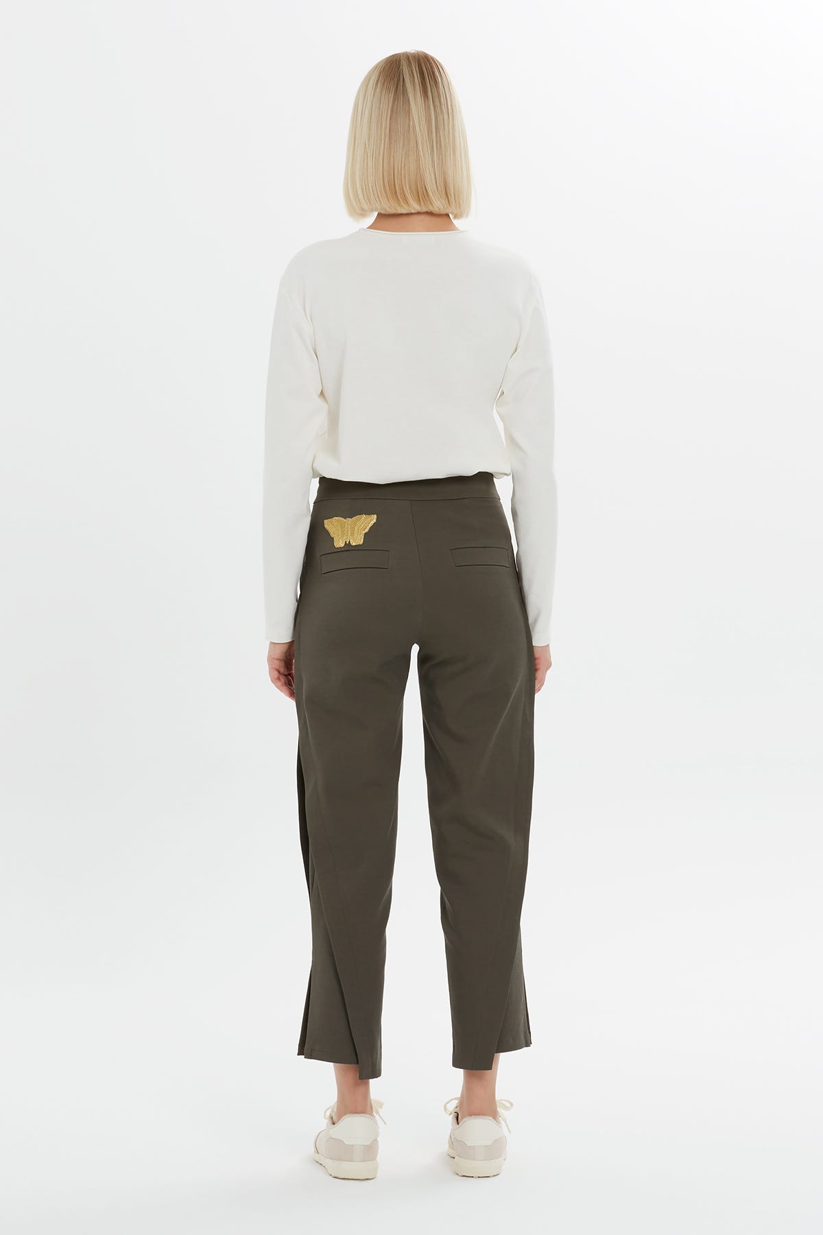 Arka Cep Kelebek Nakış Detaylı Pantolon