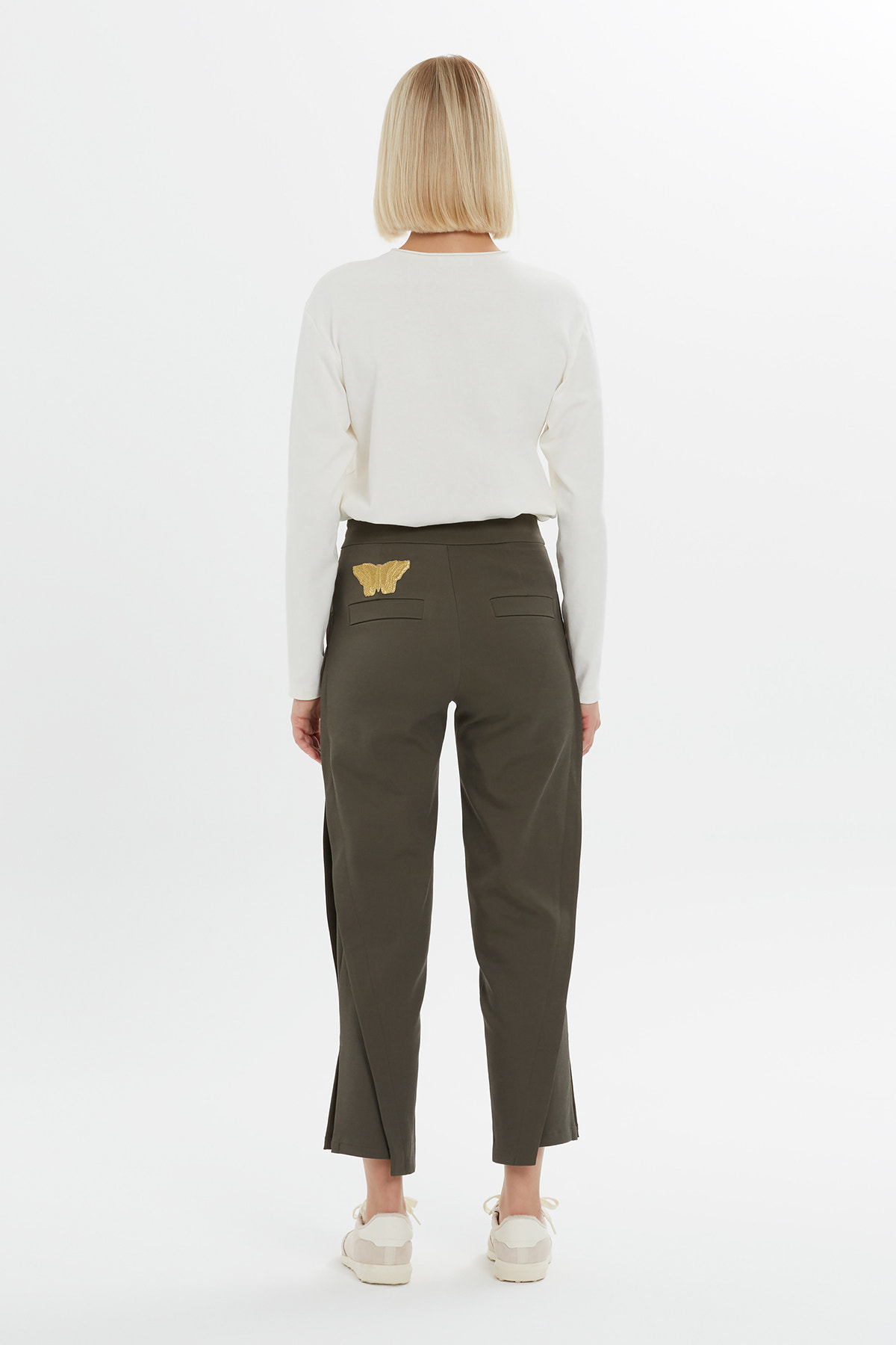 Arka Cep Kelebek Nakış Detaylı Pantolon