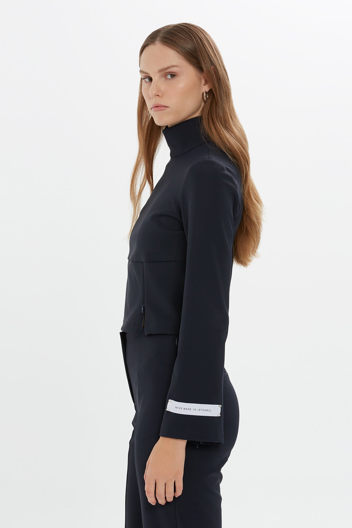 Asimetrik Kesim Yüksek Yakalı Crop