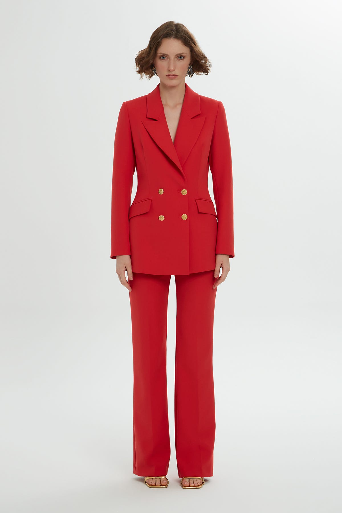 Düğme Detaylı Vücuda Oturan Kruvaze Takım