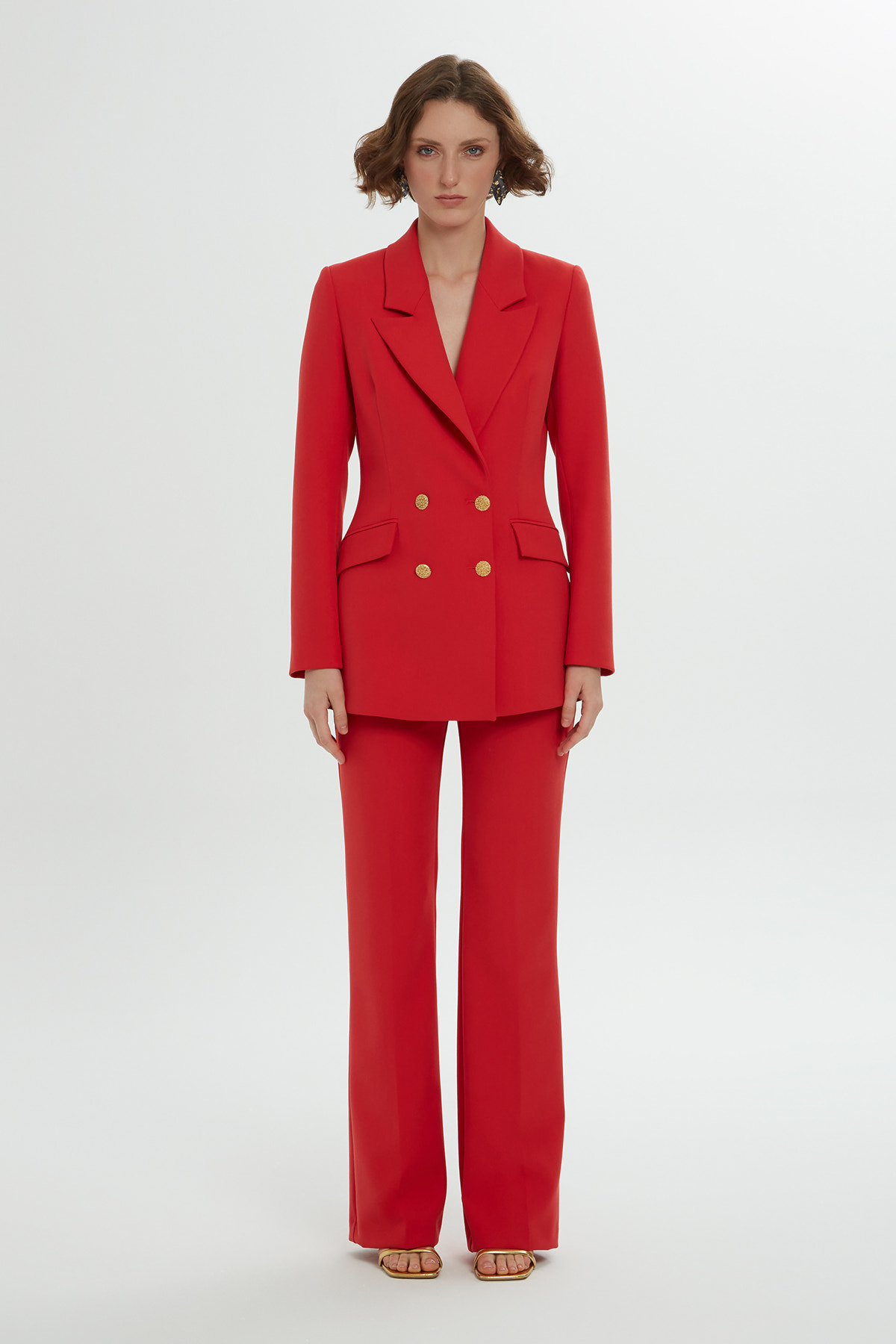 Düğme Detaylı Vücuda Oturan Kruvaze Takım