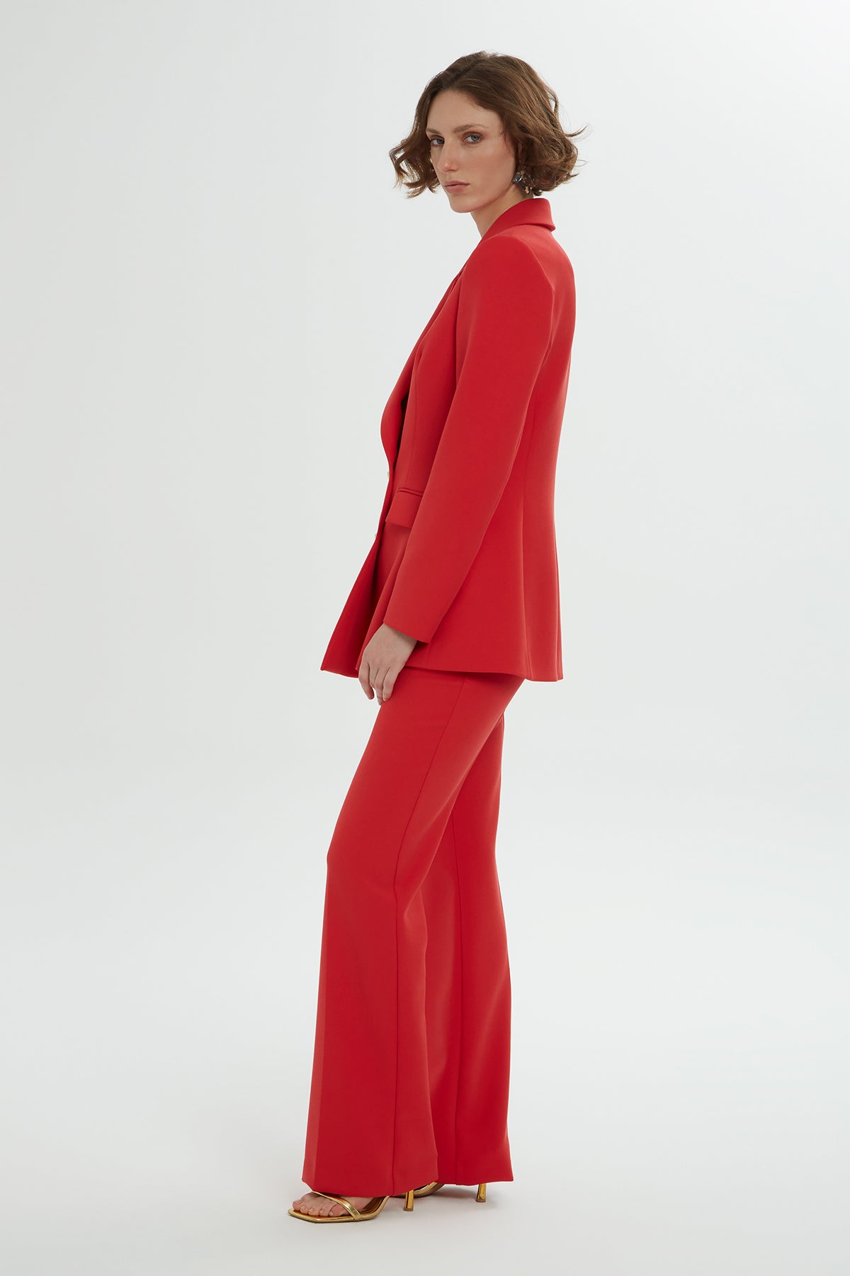 Düğme Detaylı Vücuda Oturan Kruvaze Takım