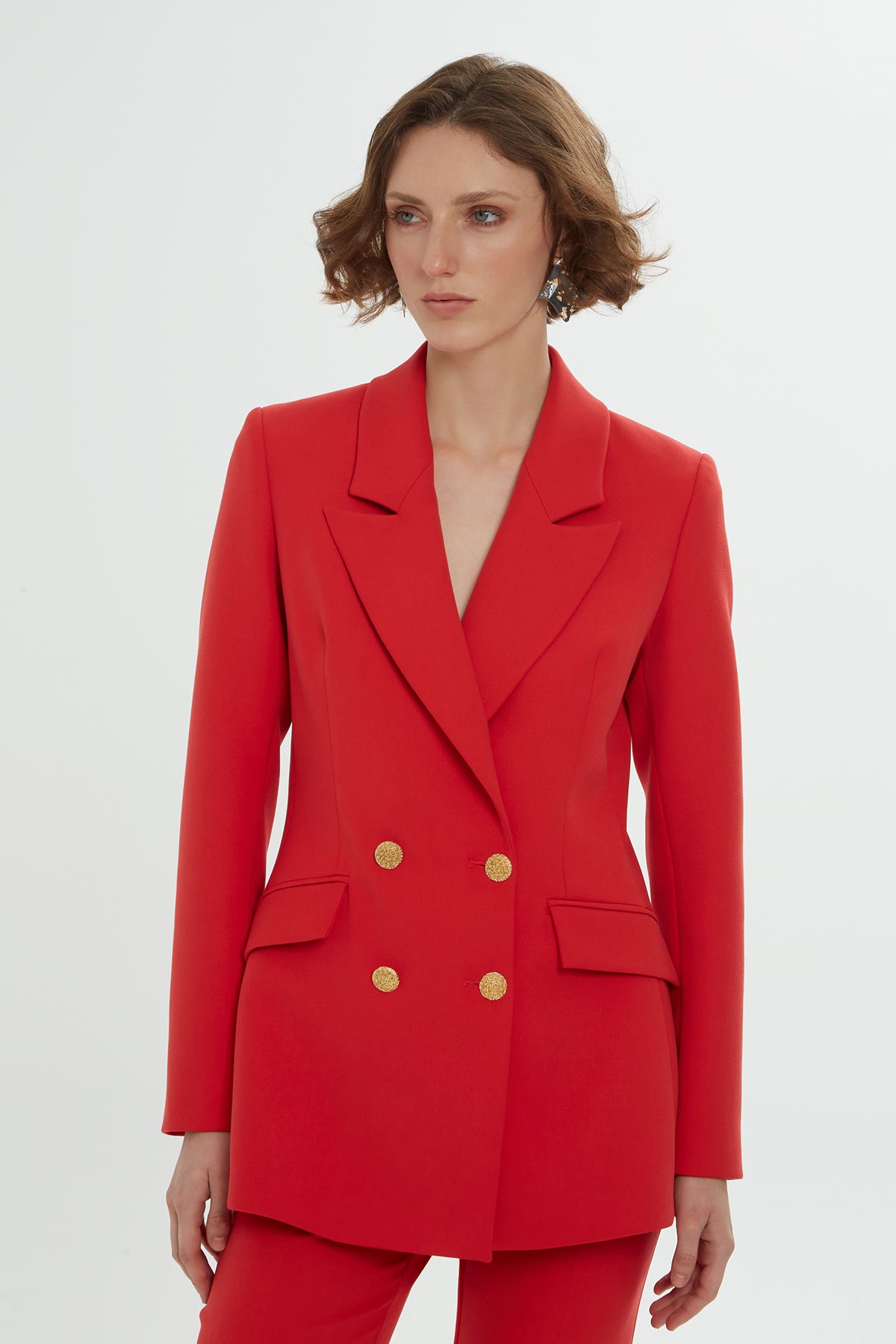 Düğme Detaylı Vücuda Oturan Kruvaze Takım