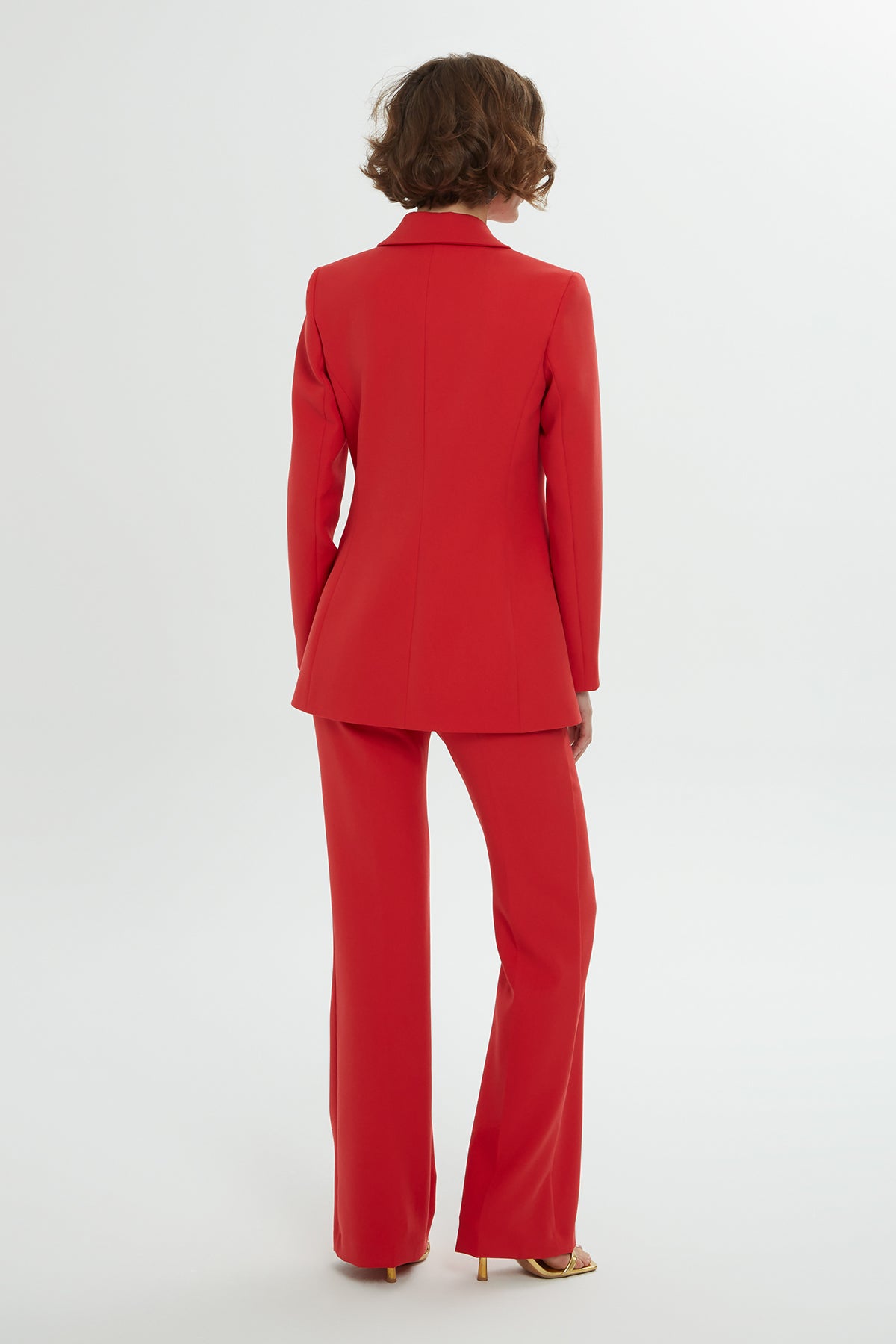 Düğme Detaylı Vücuda Oturan Kruvaze Takım