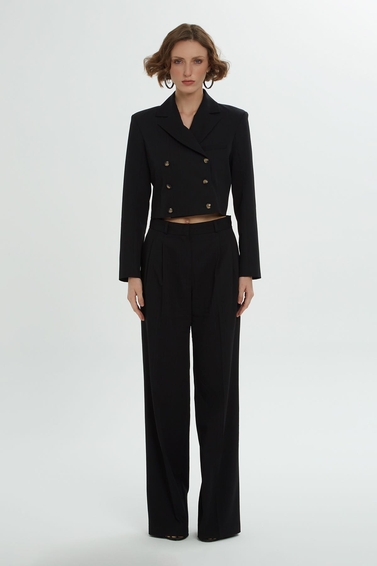 Kruvaze Kapamalı Kısa Ceketli Palazzo Pantolonlu Takım