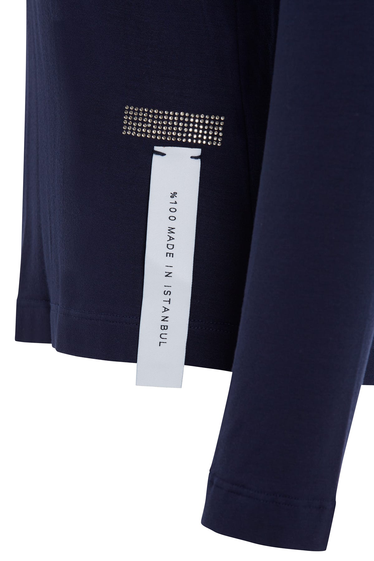 Yuvarlak Yaka Aksesuralı T-Shirt