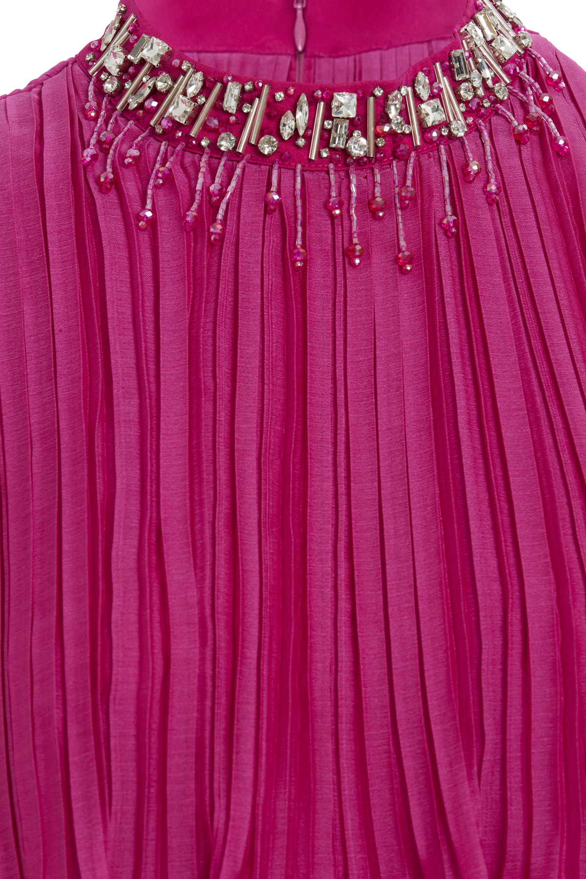 Yakası İşleme Detaylı Pliseli Uzun Boy Elbise