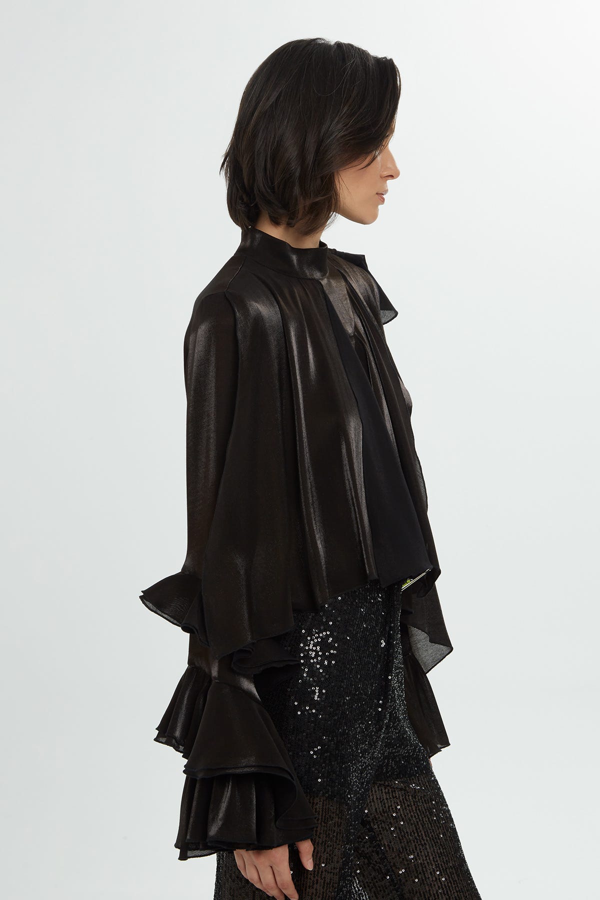 Arkası Fermuarlı Fırfır Detaylı Bluz