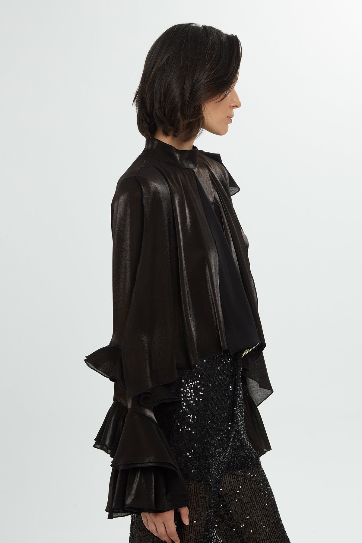 Arkası Fermuarlı Fırfır Detaylı Bluz