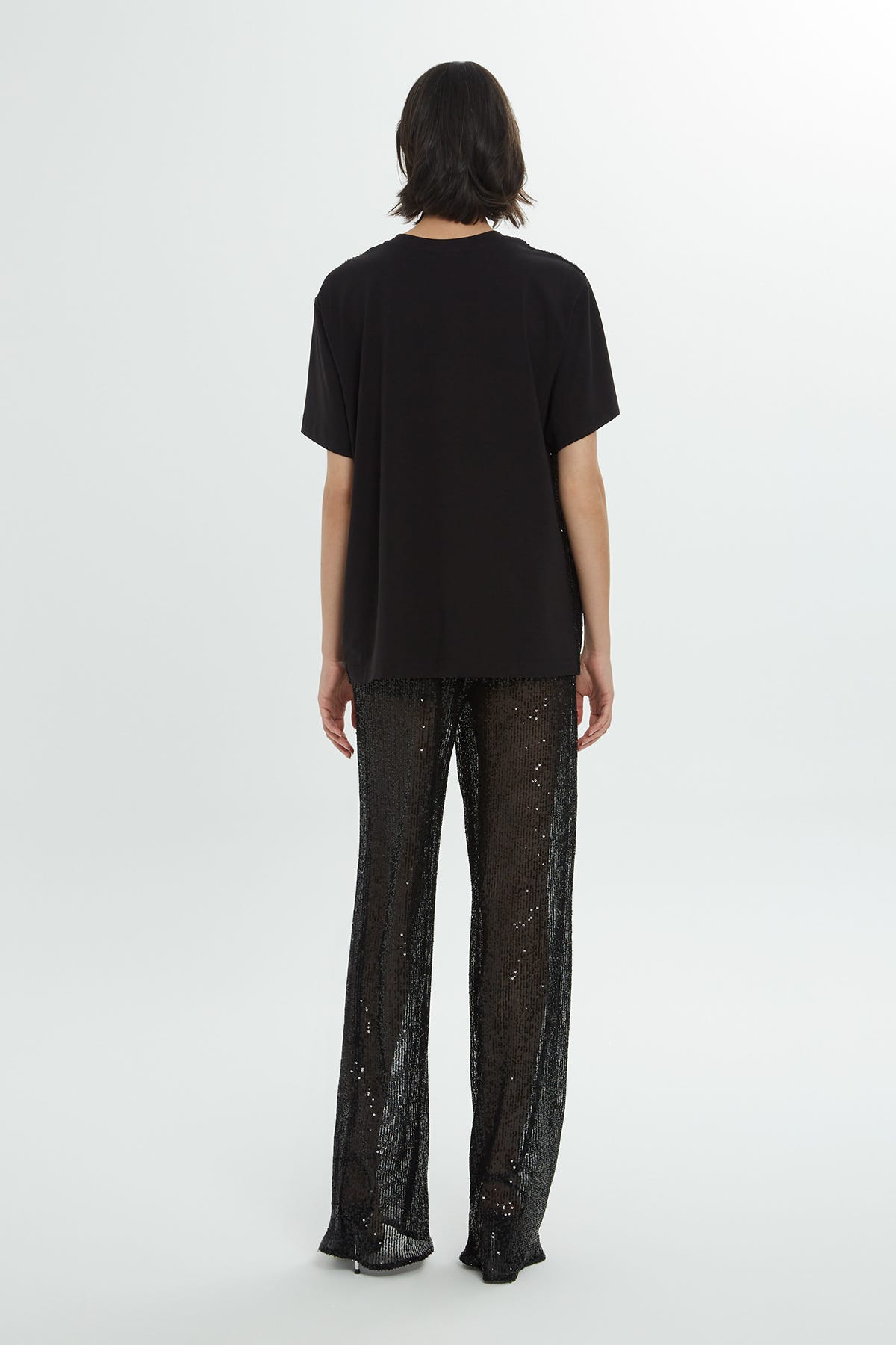 Yuvarlak Yakalı Önü Payetli Kısa Kollu Bluz