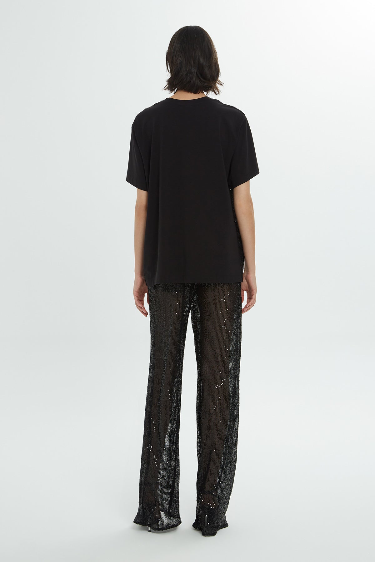 Yuvarlak Yakalı Önü Payetli Kısa Kollu Bluz