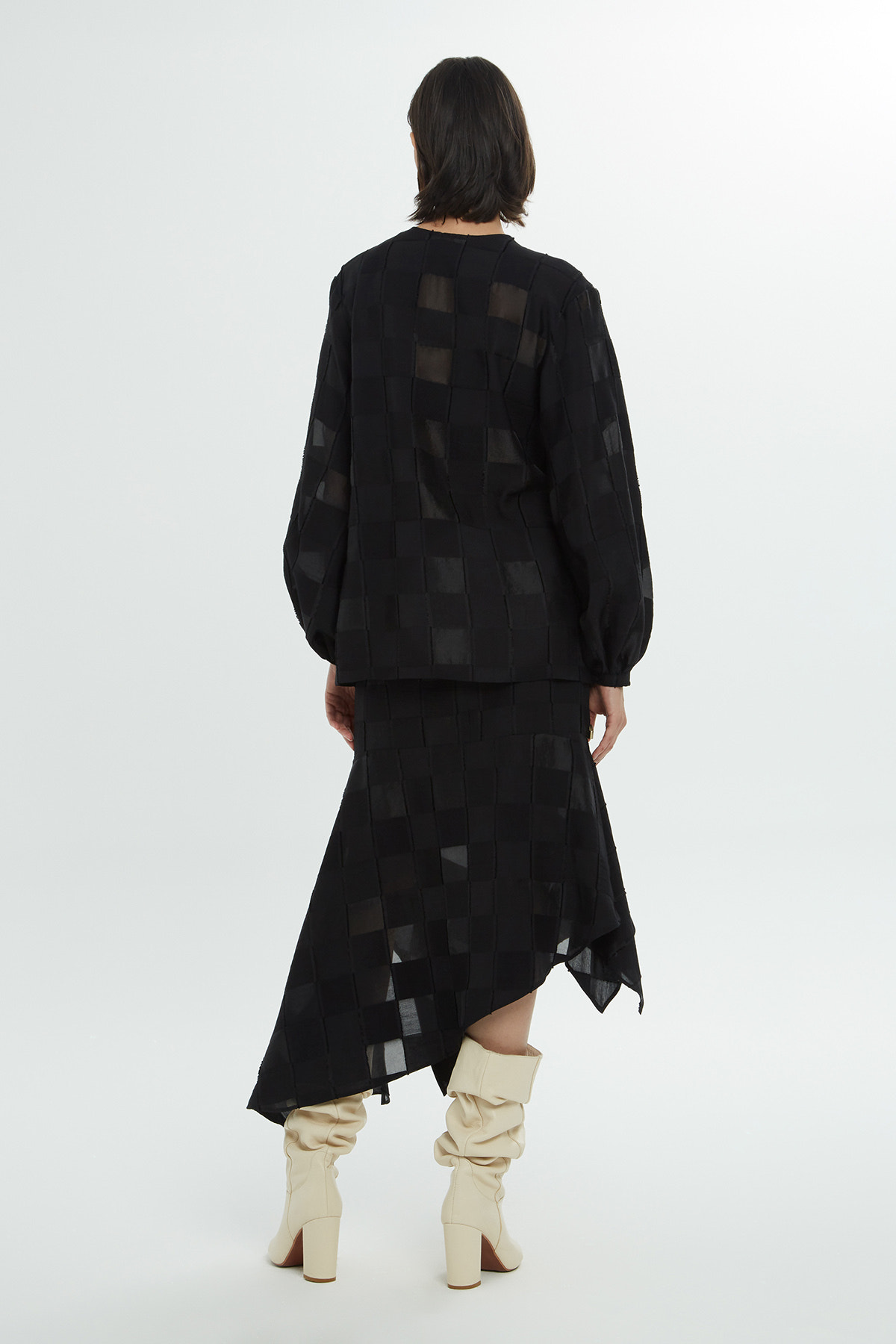 Aksesuar Detaylı Uzun Kollu Manşetli Bluz