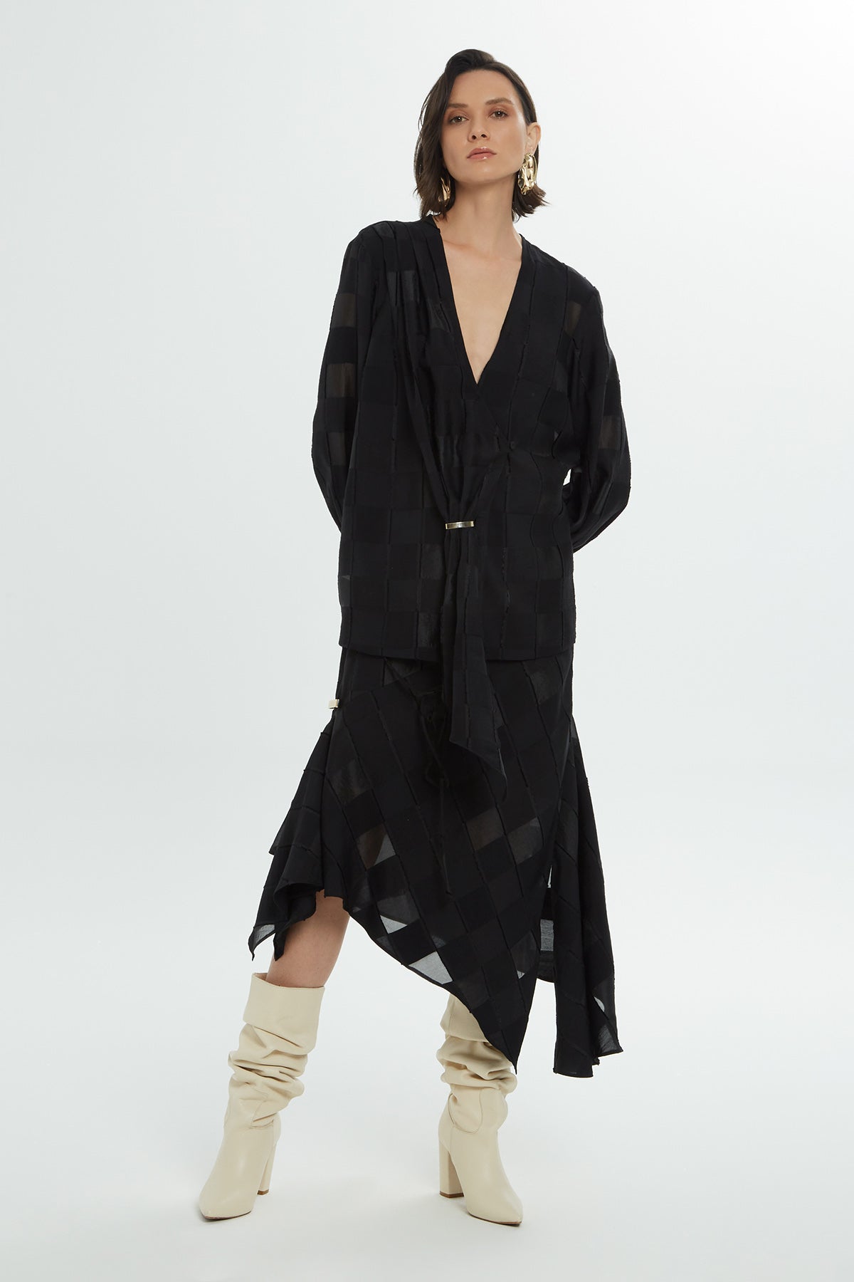 Aksesuar Detaylı Uzun Kollu Manşetli Bluz