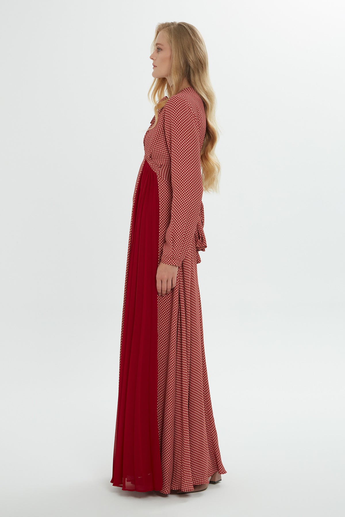 Arkadan Bağlamalı Puantiyeli V Yaka Uzun Elbise