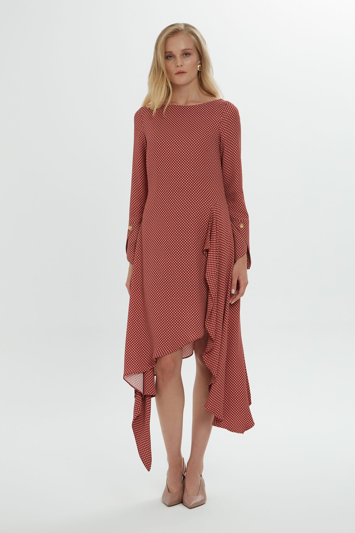 Eteği Asimetrik Kesim Puantiyeli Mini Elbise