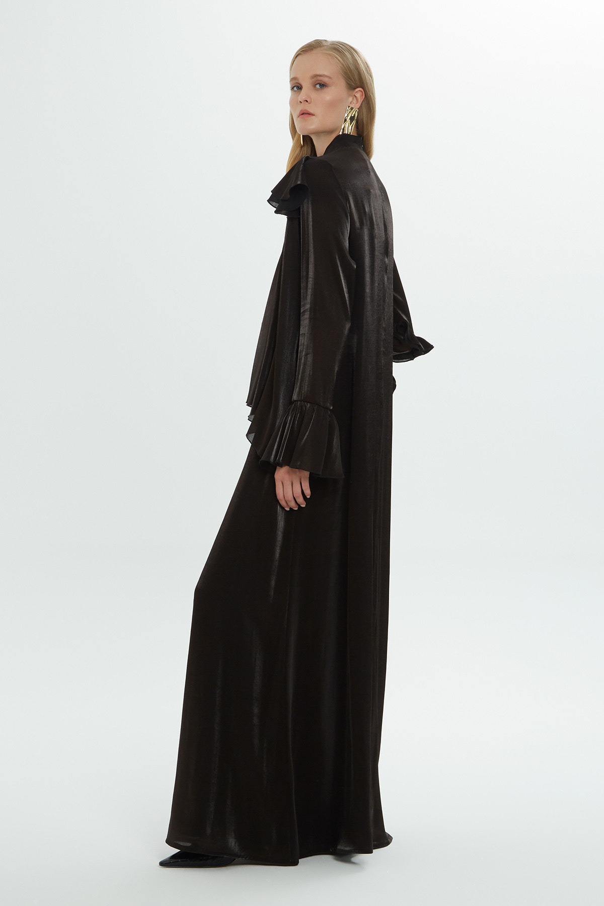 Kol Ve Omuz Fırfır Detaylı Parlak Uzun Elbise