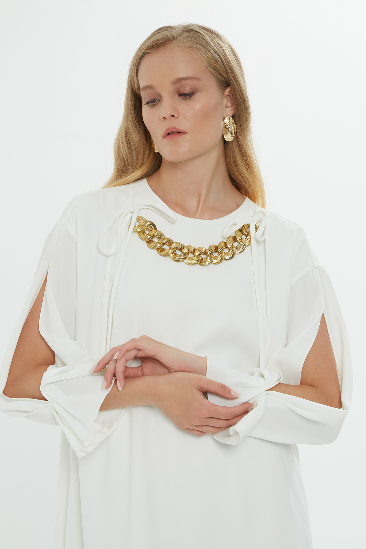 Yakası Zincir Detaylı Bol Kesım Maxi Elbise