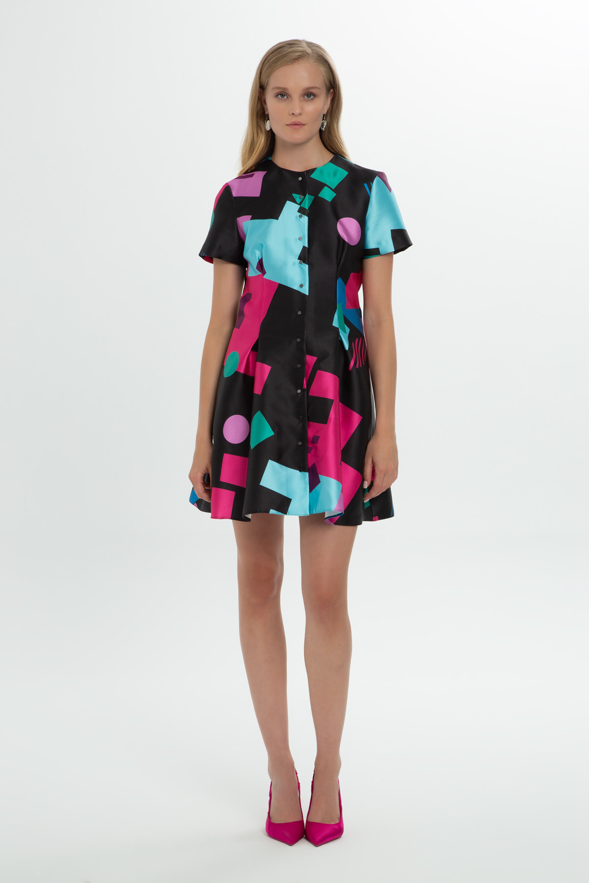 Yuvarlak Yakalı Kısa Kollu Desenli Mini Elbise