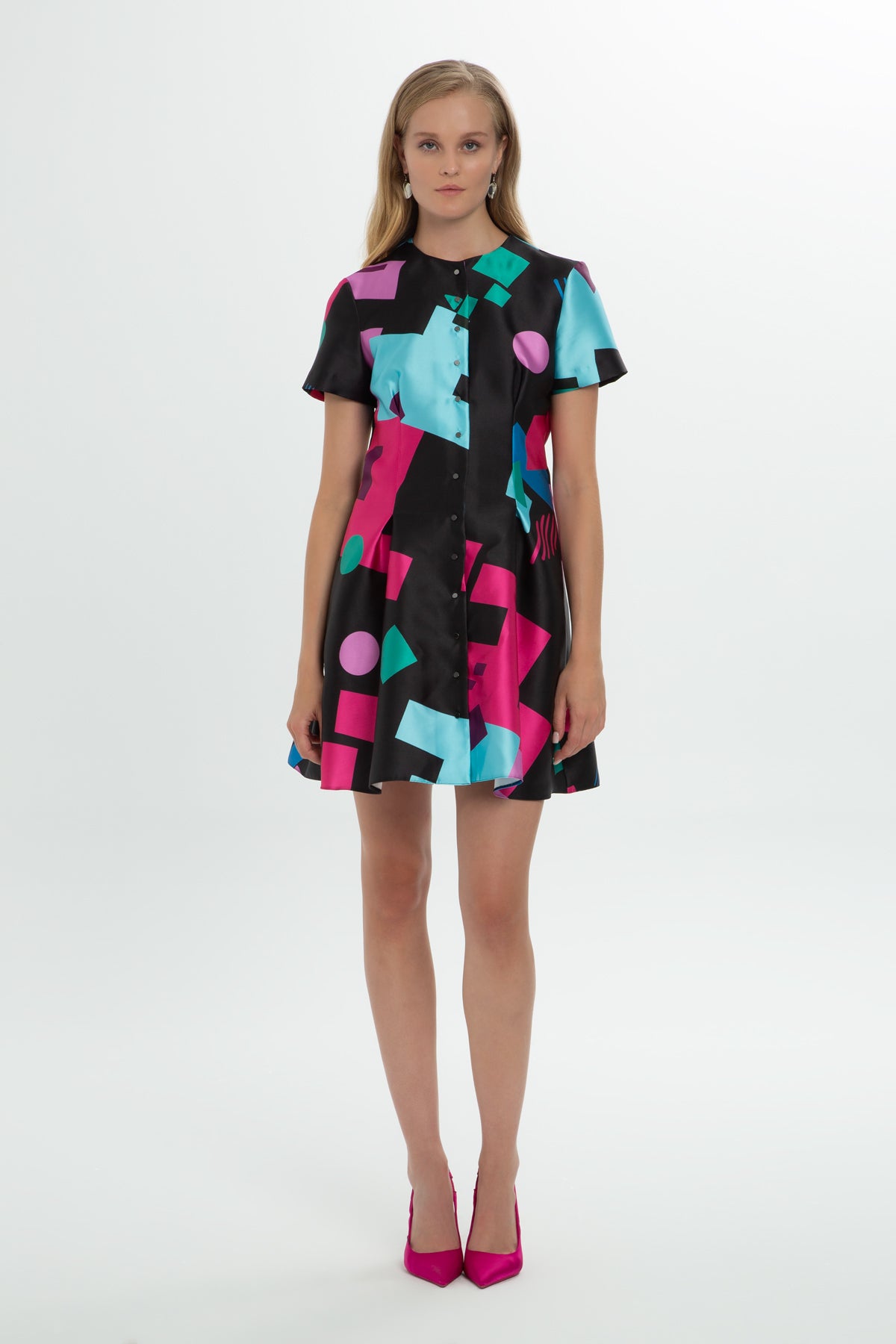 Yuvarlak Yakalı Kısa Kollu Desenli Mini Elbise