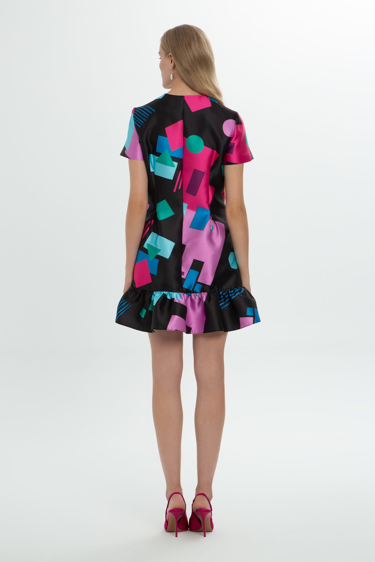 Yuvarlak Yakalı Kısa Kollu Desenli Mini Elbise