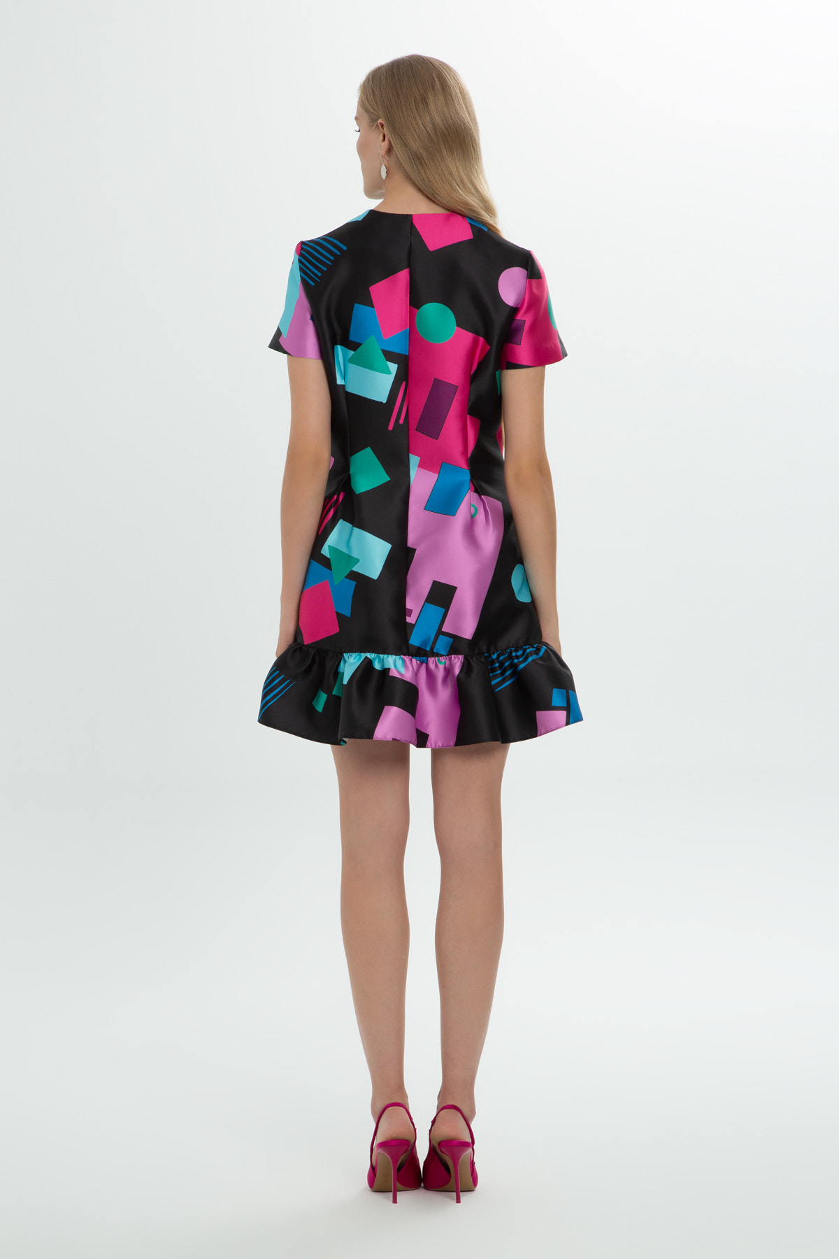 Yuvarlak Yakalı Kısa Kollu Desenli Mini Elbise