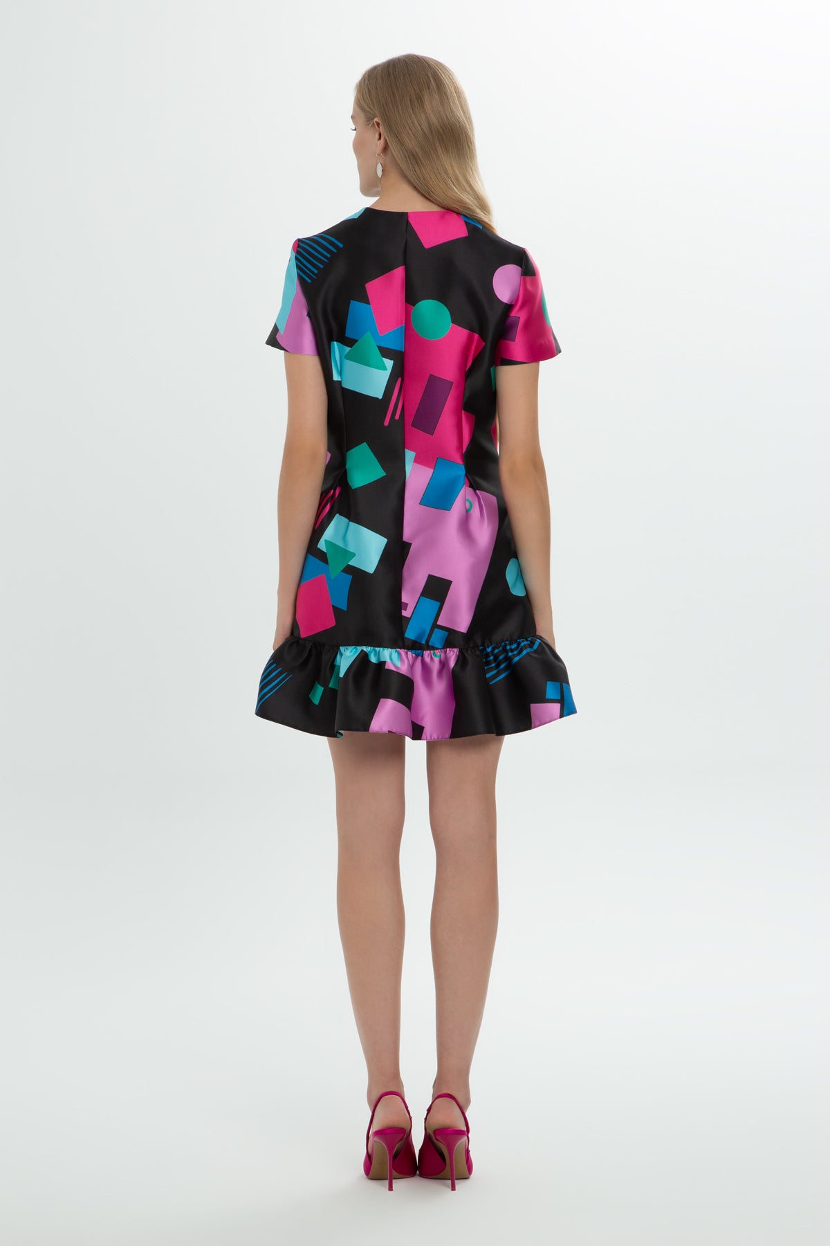 Yuvarlak Yakalı Kısa Kollu Desenli Mini Elbise