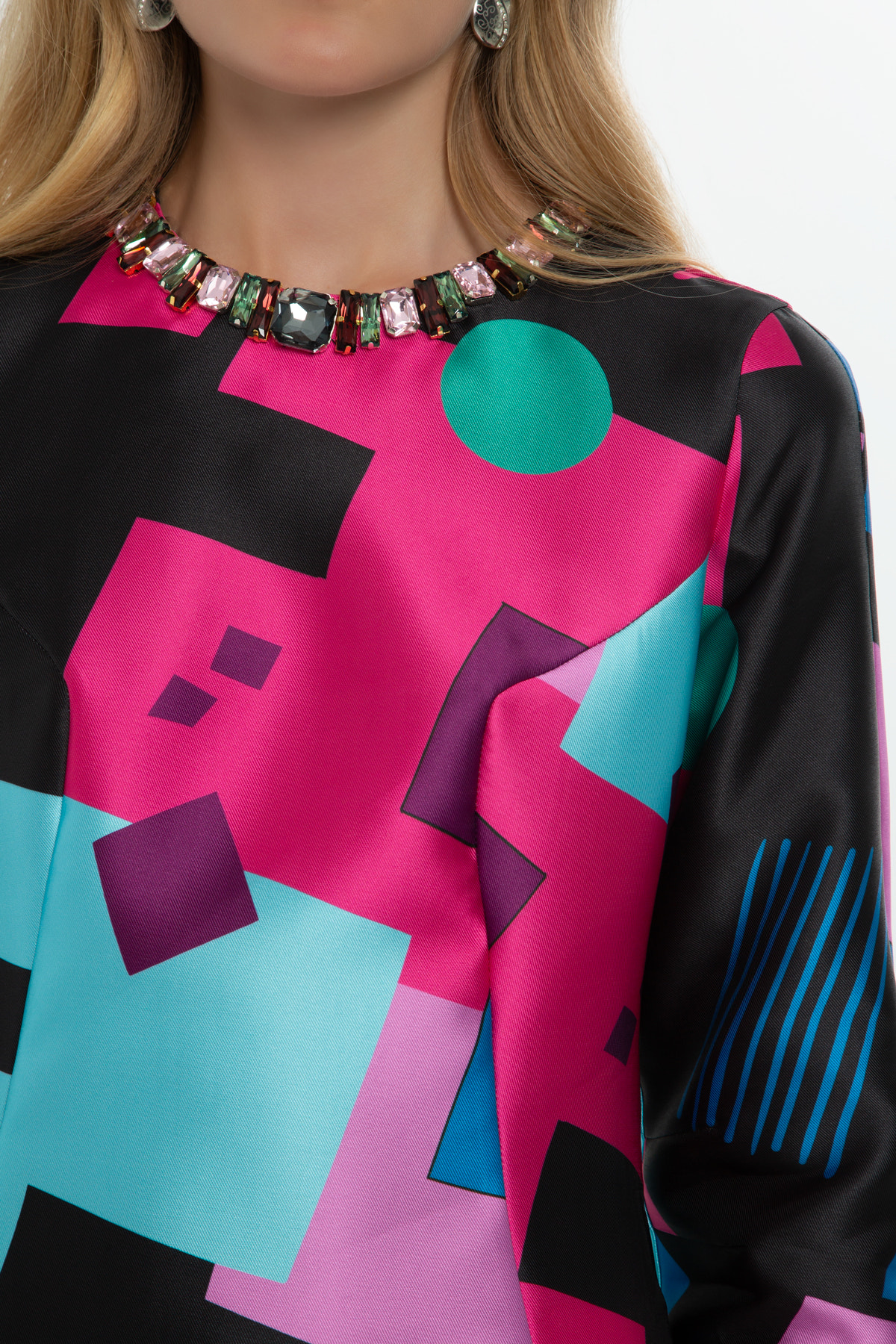 Yakası Detaylı Desenli Ve Uzun Kollu Mini Elbise