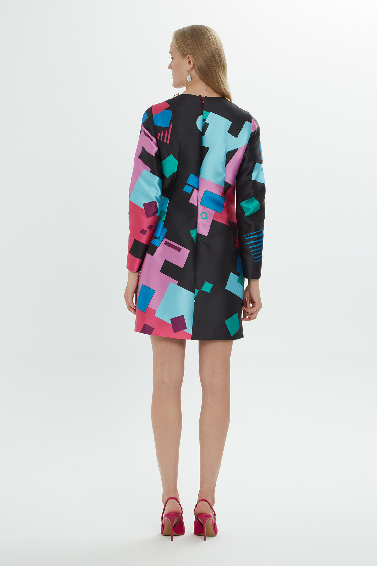 Yakası Detaylı Desenli Ve Uzun Kollu Mini Elbise