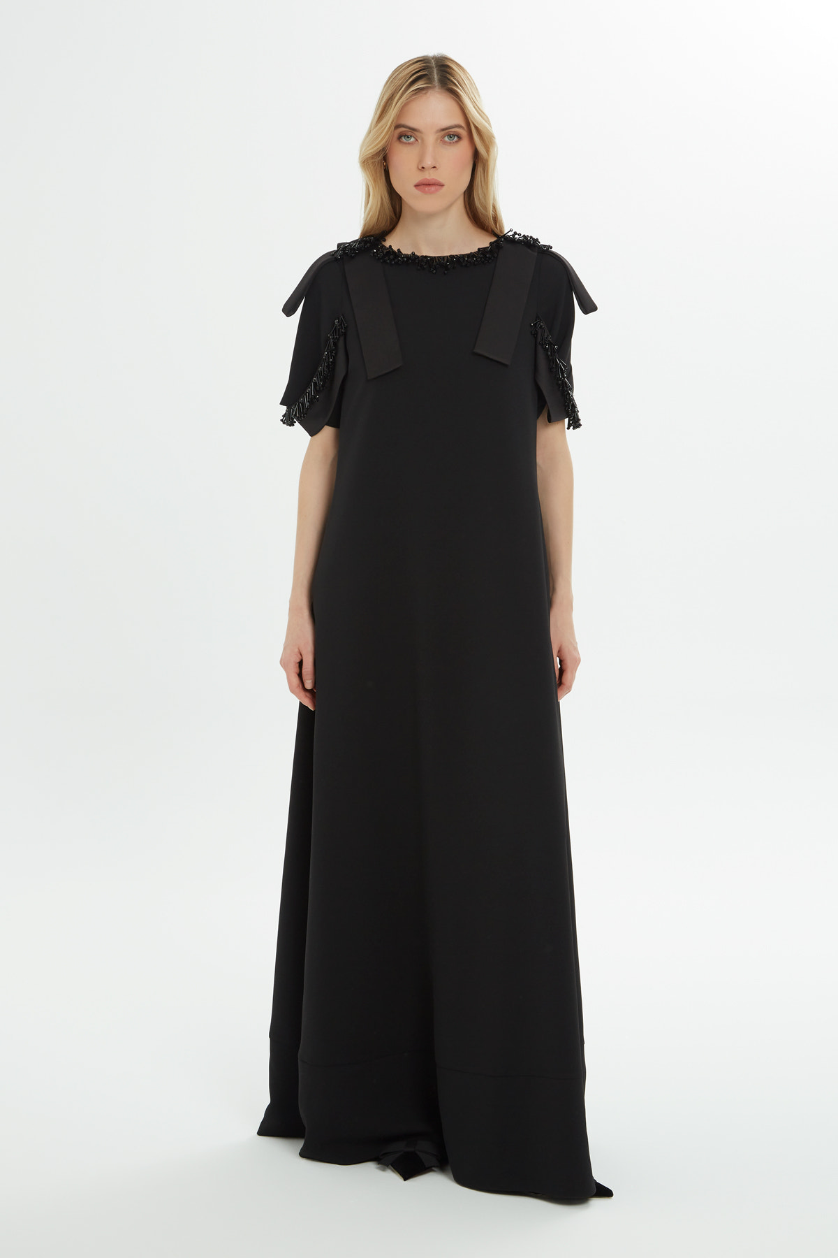 İşlemeli Uzun Elbise