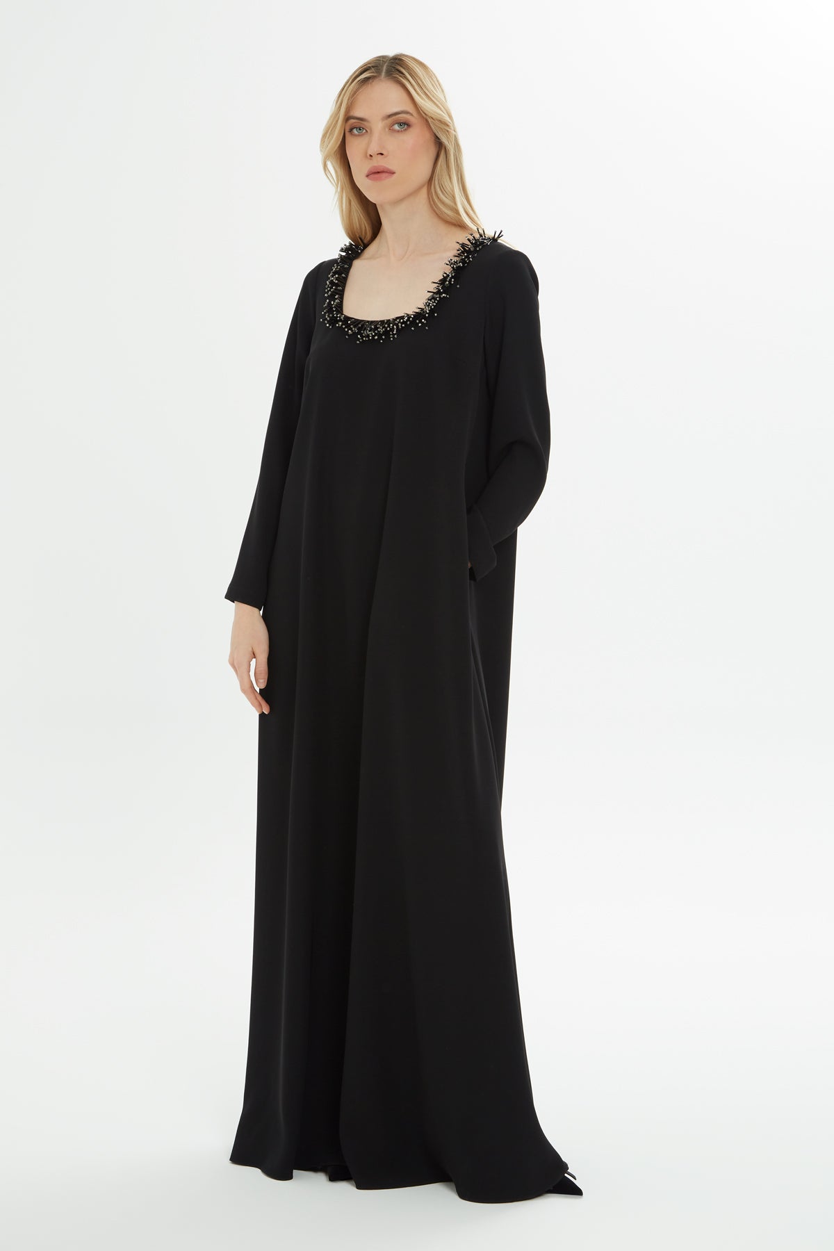 Kare Yaka İşlemeli Uzun Elbise