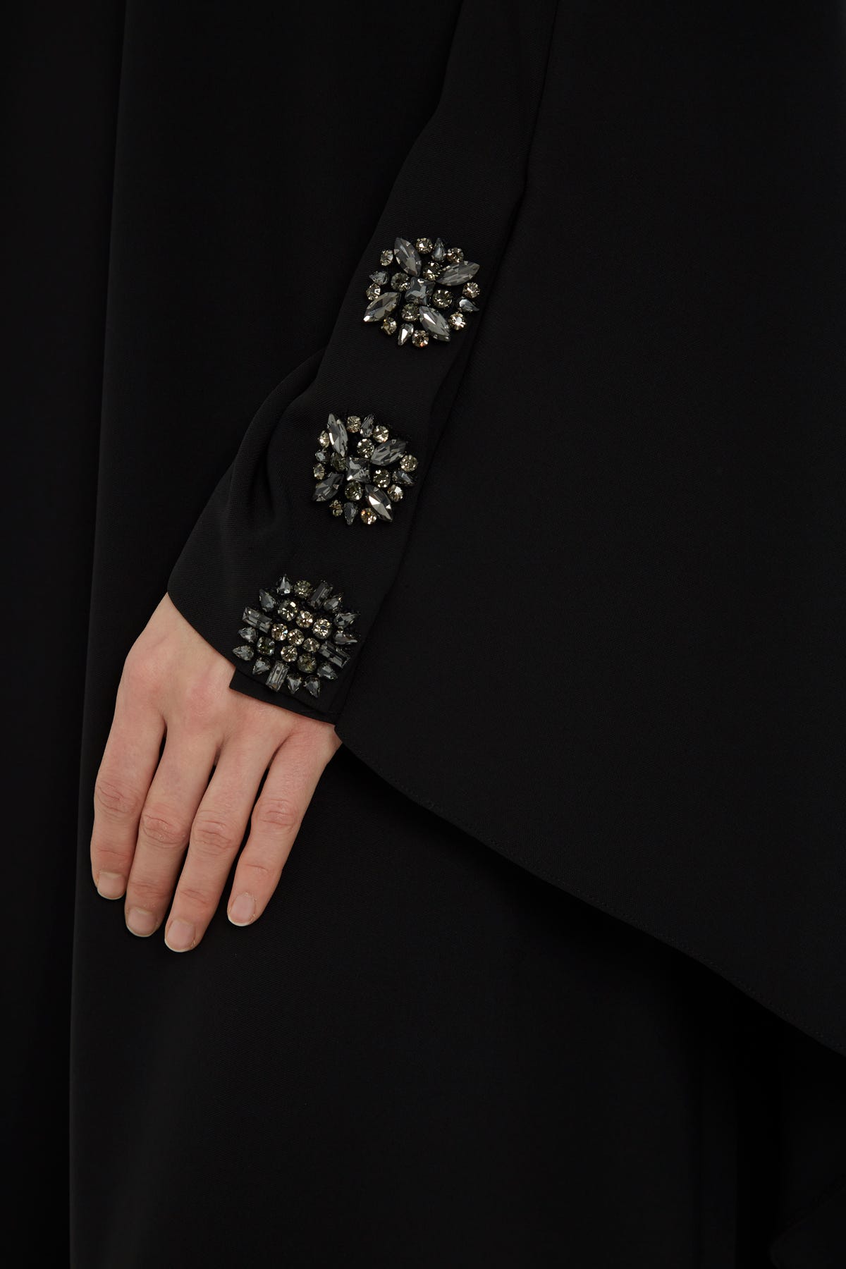 Taş İşlemeli Pelerin Detaylı Uzun Siyah Elbise