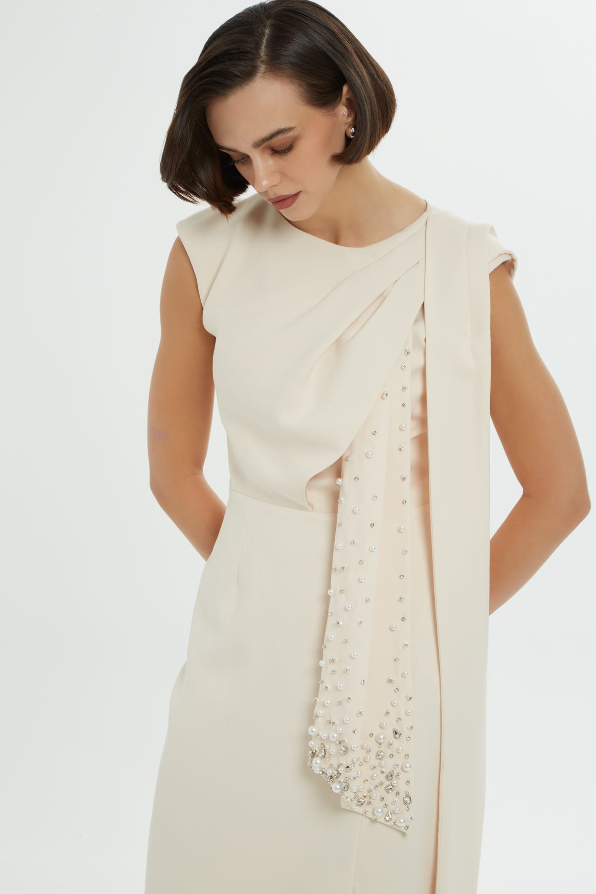 Yan Yırtmaçlı İşlemeli Uzun Elbise