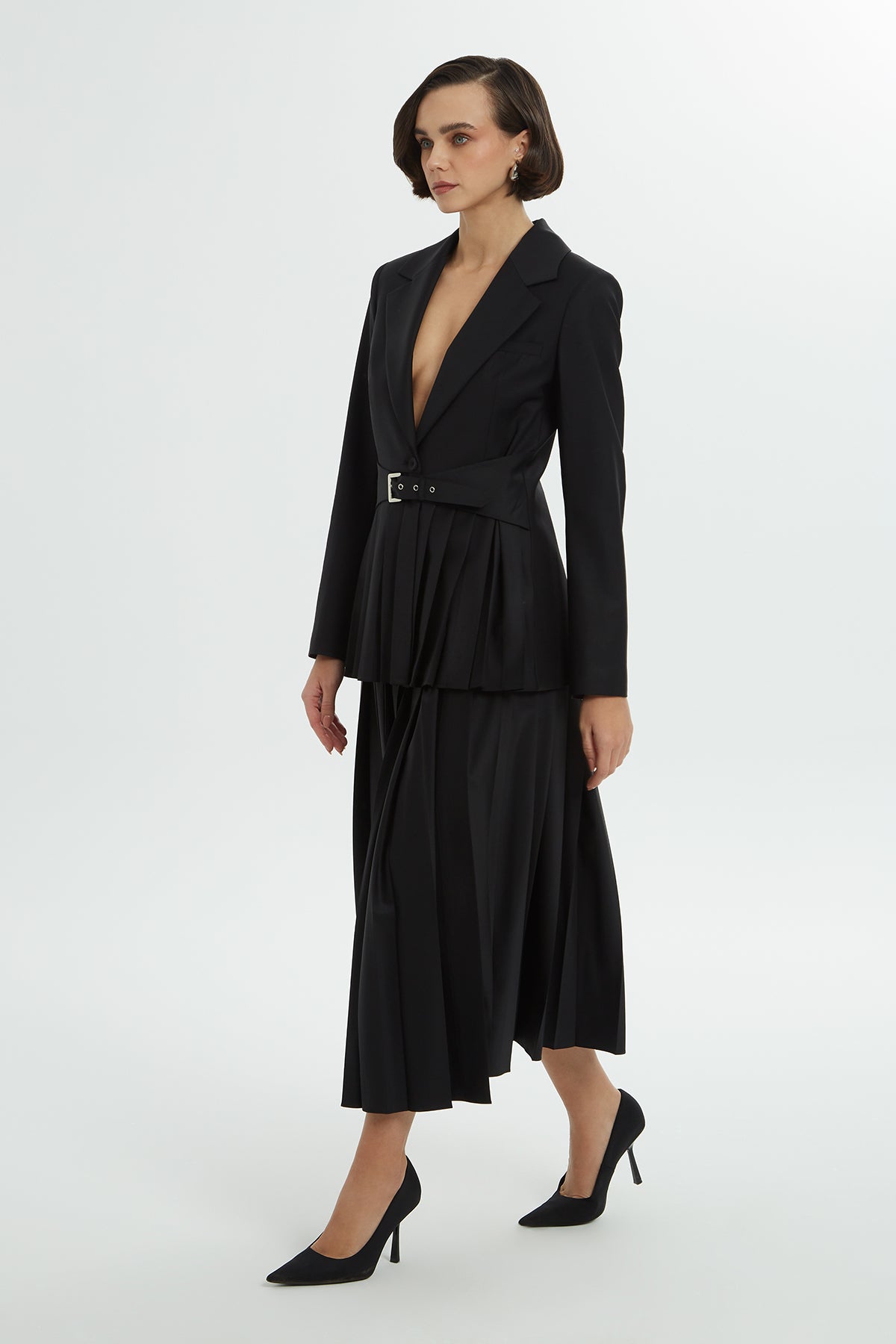 Önü Pili Detaylı Aksesuarlı Ceket