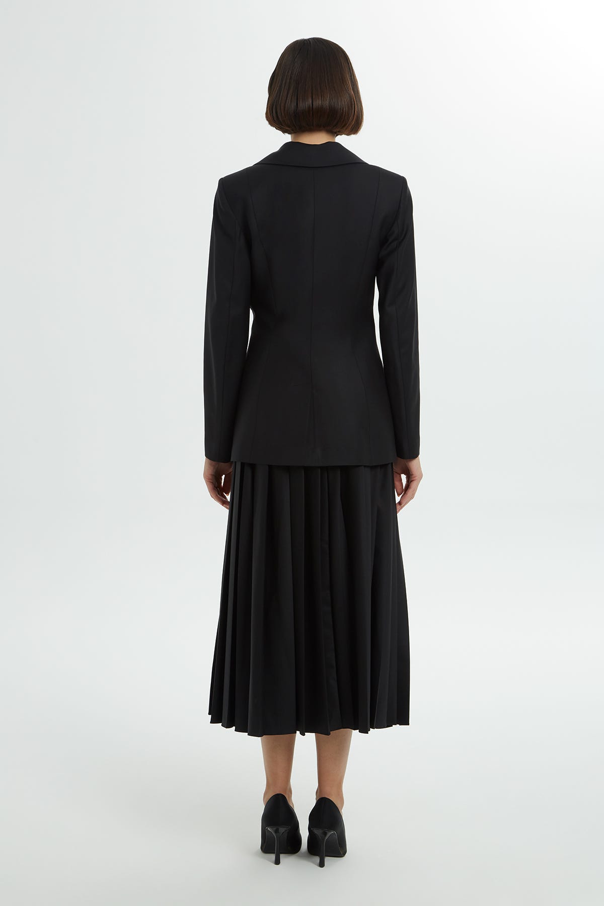 Önü Pili Detaylı Aksesuarlı Ceket