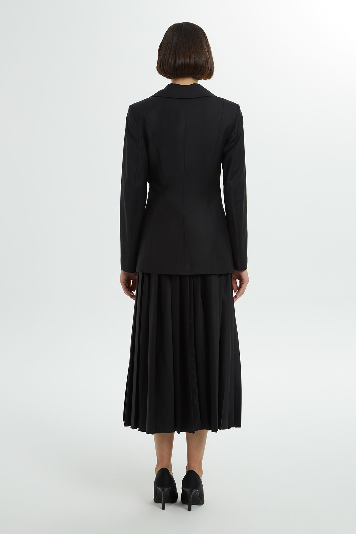 Önü Pili Detaylı Aksesuarlı Ceket