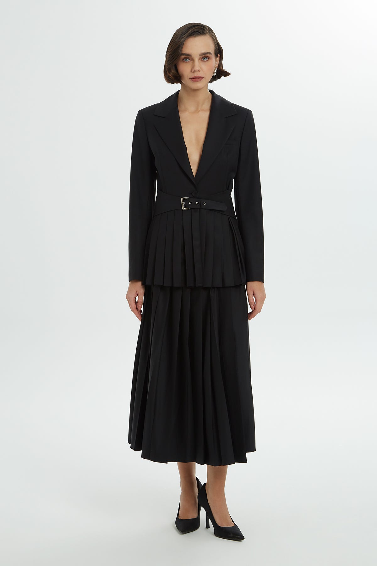 Önü Pili Detaylı Aksesuarlı Ceket