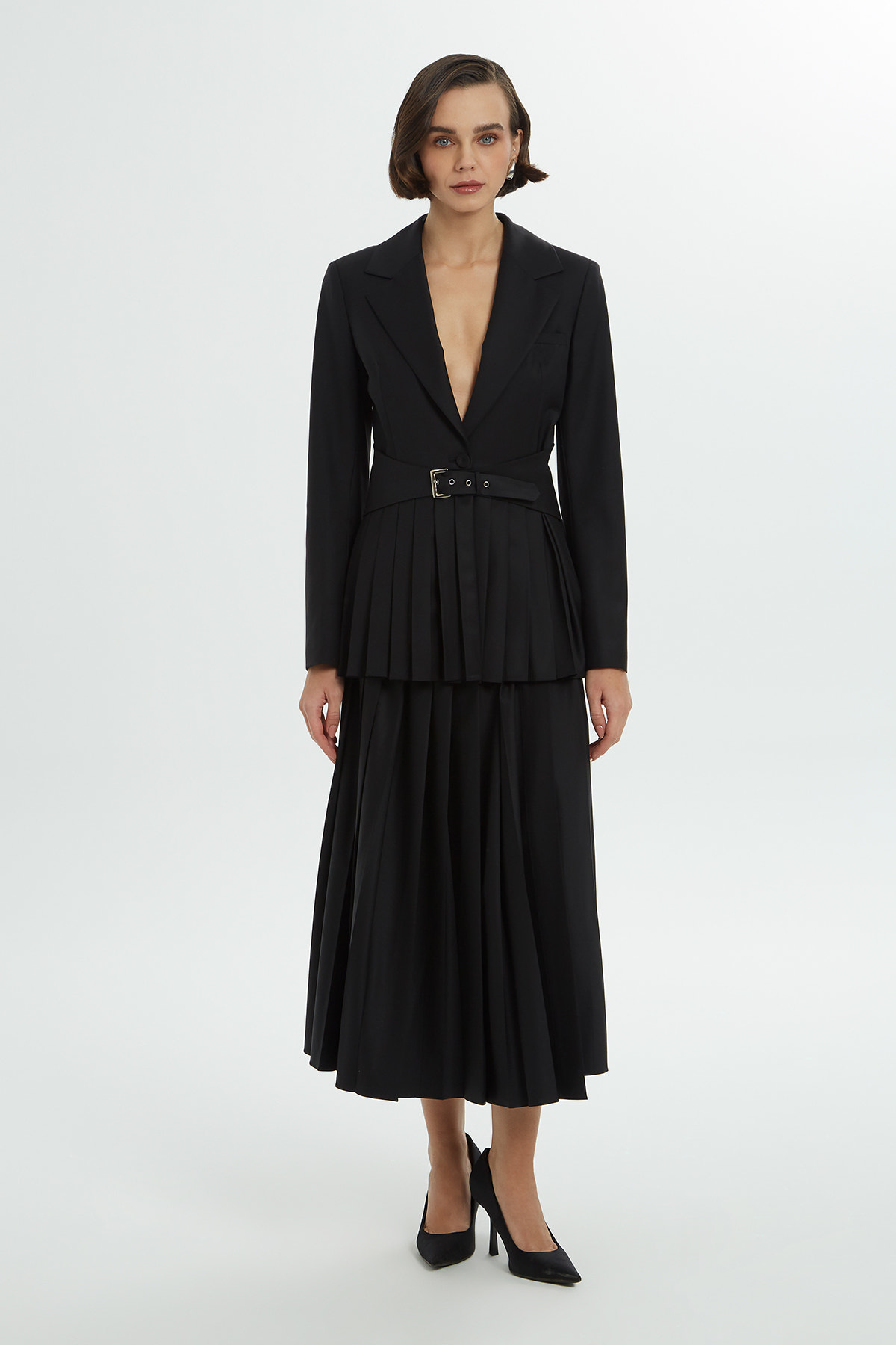 Önü Pili Detaylı Aksesuarlı Ceket