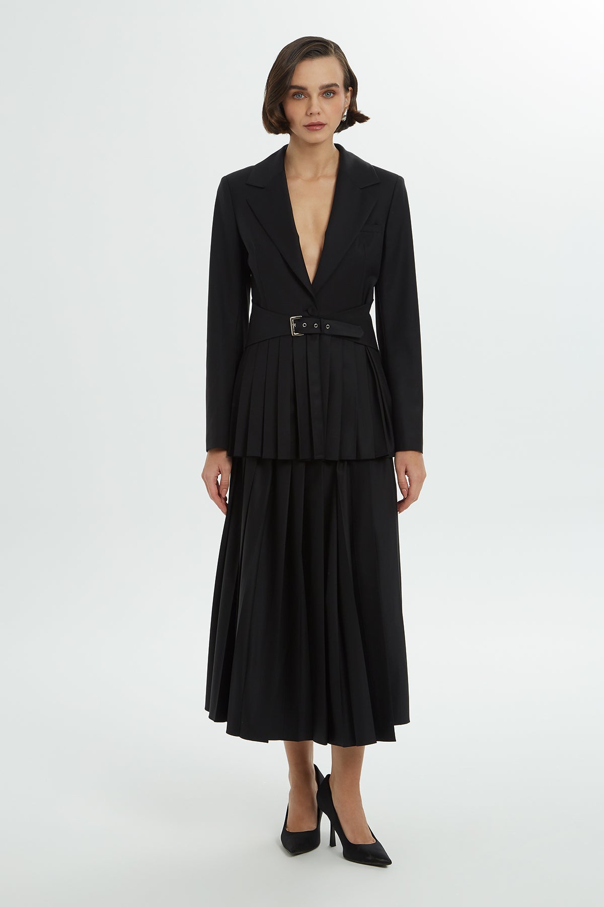 Önü Pili Detaylı Aksesuarlı Ceket