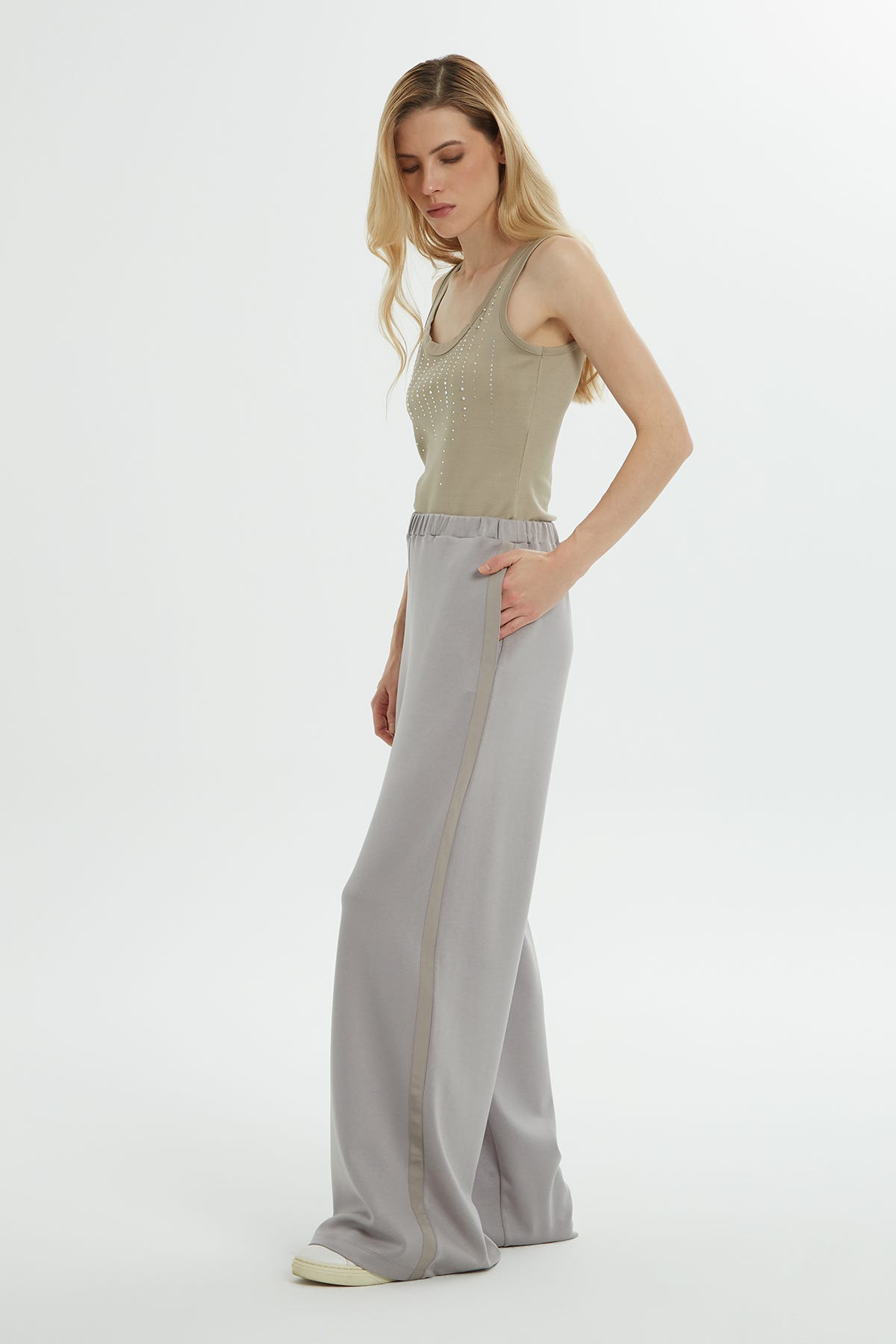 Salaş Kesim Bol Paça Şeritli Eşofman Altı