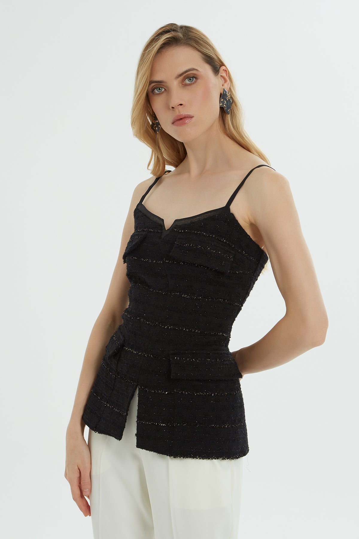 Arkası Fermuarlı Askılı Tüvit Bluz