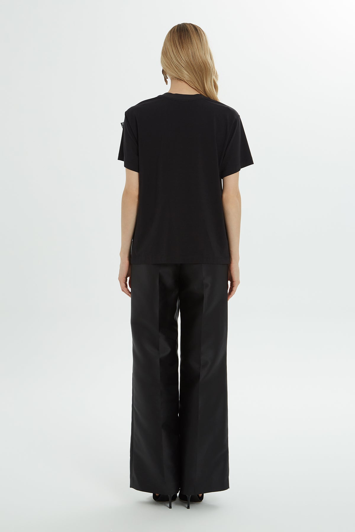 Yuvarlak Yaka Organze Volanlı Kısa Kollu T-shirt