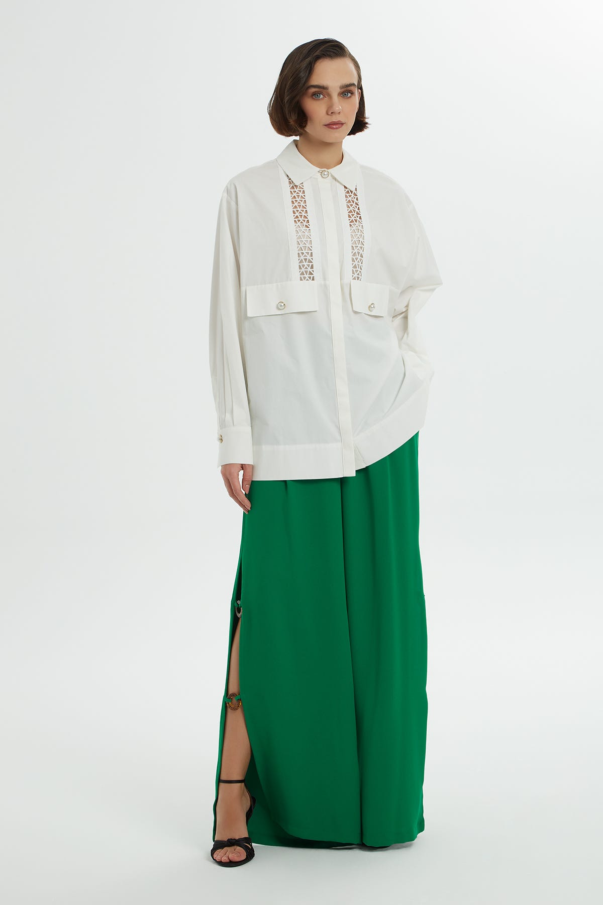 Şerit Dantel Detaylı İnci Düğmeli Gömlek