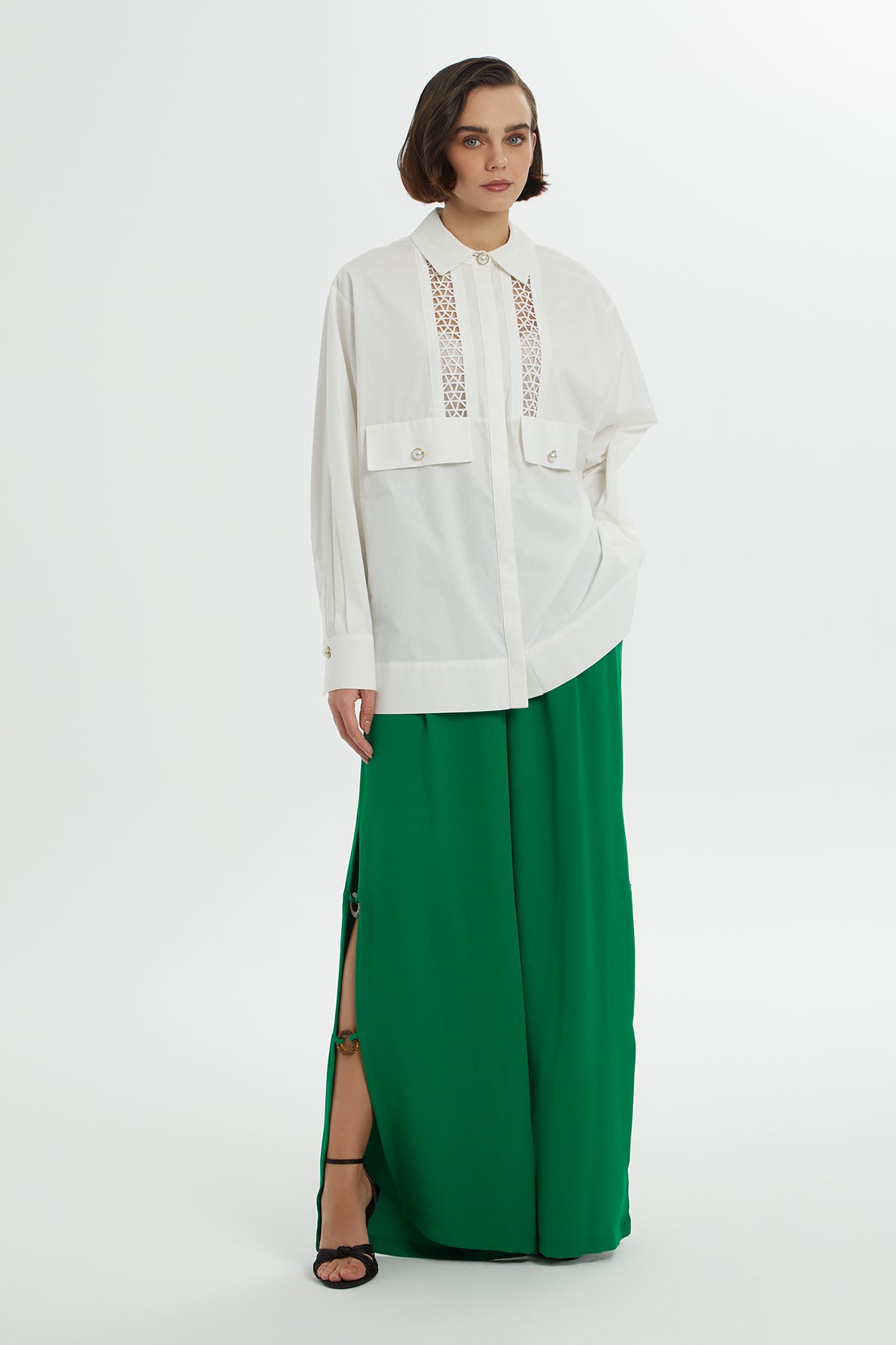 Şerit Dantel Detaylı İnci Düğmeli Gömlek