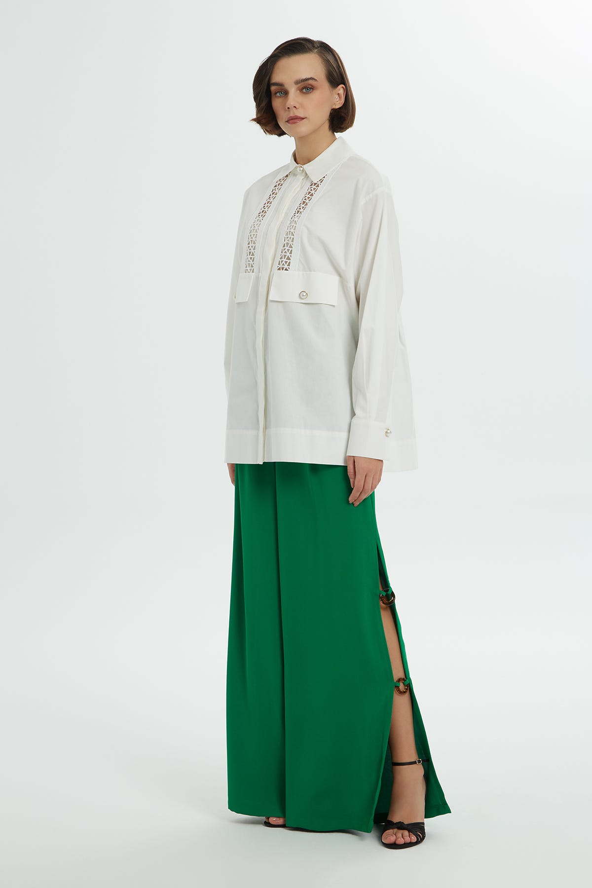 Şerit Dantel Detaylı İnci Düğmeli Gömlek