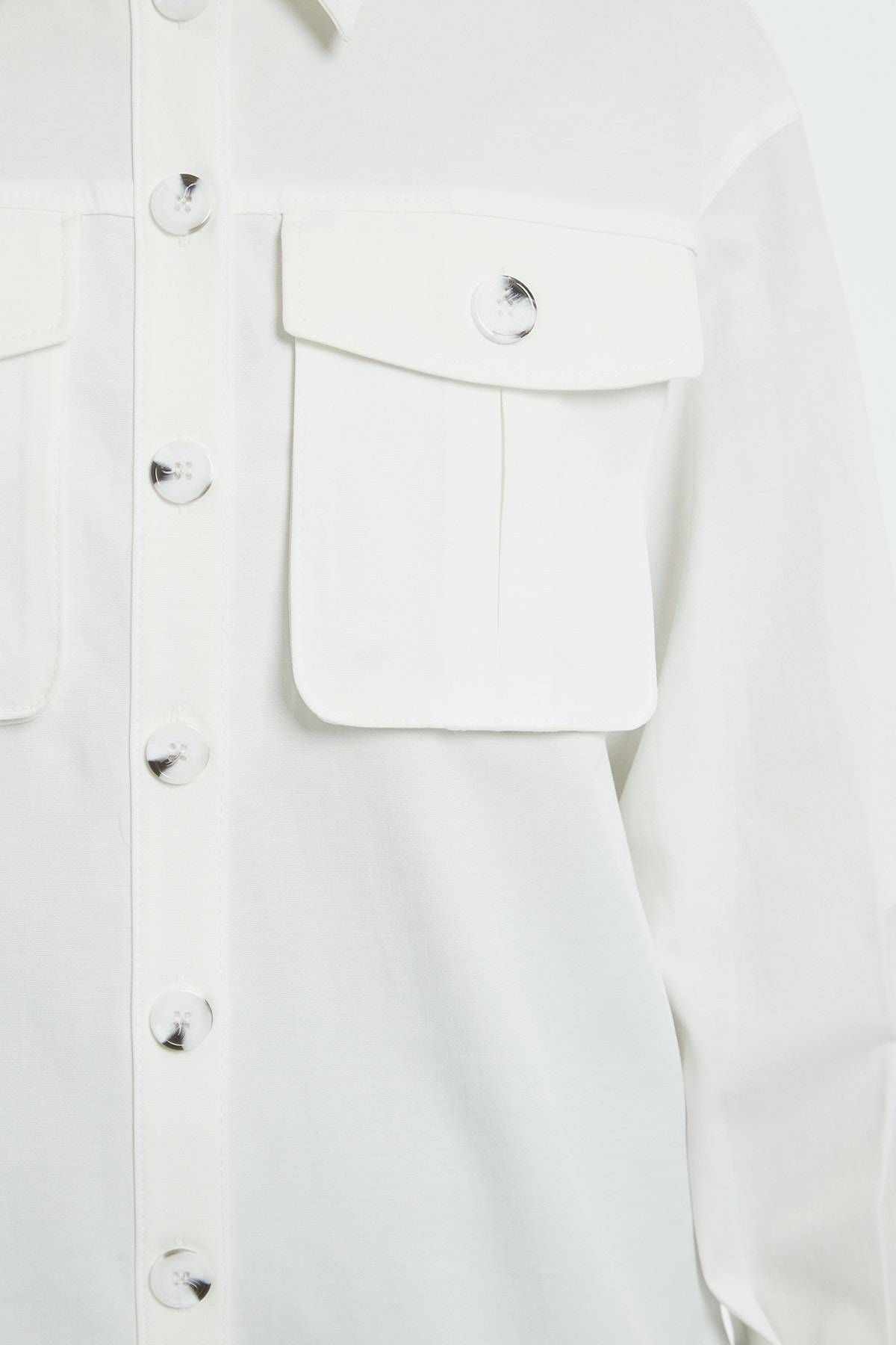 Koldan Düğme Detaylı Torba Cepli Ceket